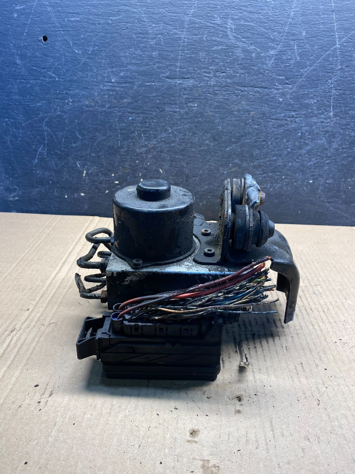 2002 to 2005 Mercedes ML-Class ML320 ABS Control Module A1635450316 ah3193 DG5
