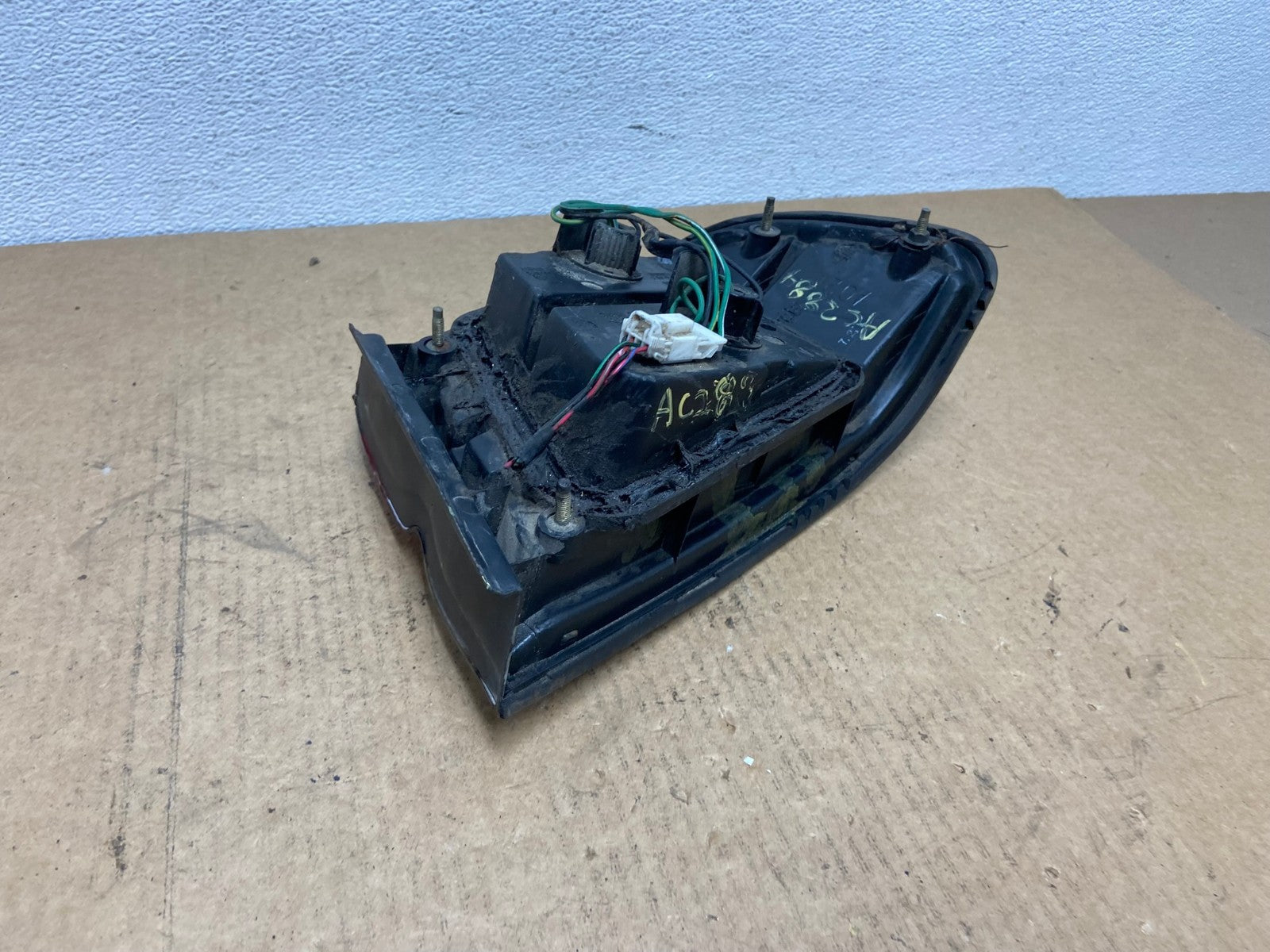 1996 - 1997 Infiniti i30 Left Driver LH Side Tail Light Oem AC2884 LK4