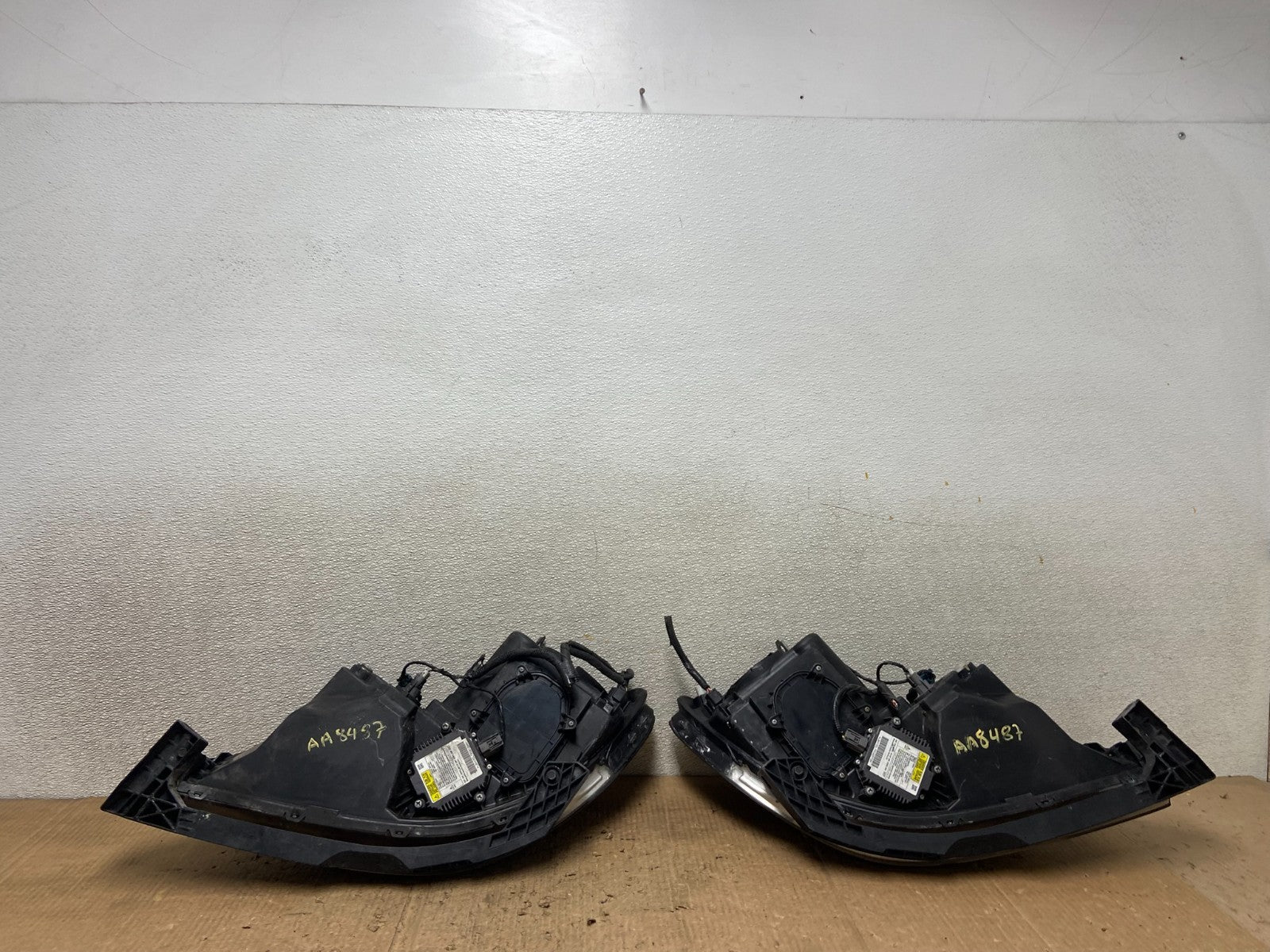 2005 to 2008 Acura RL Left+Right Side XENON HID Headlights OEM AA8487 DW9