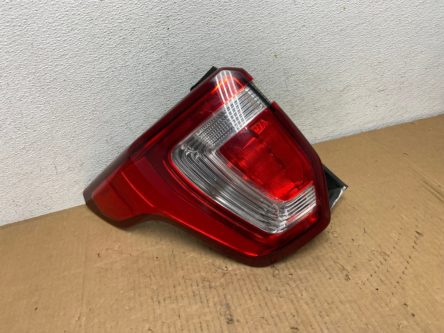 2016 to 2019 Ford Explorer Left Driver Lh Side Tail light AD1045 LK0