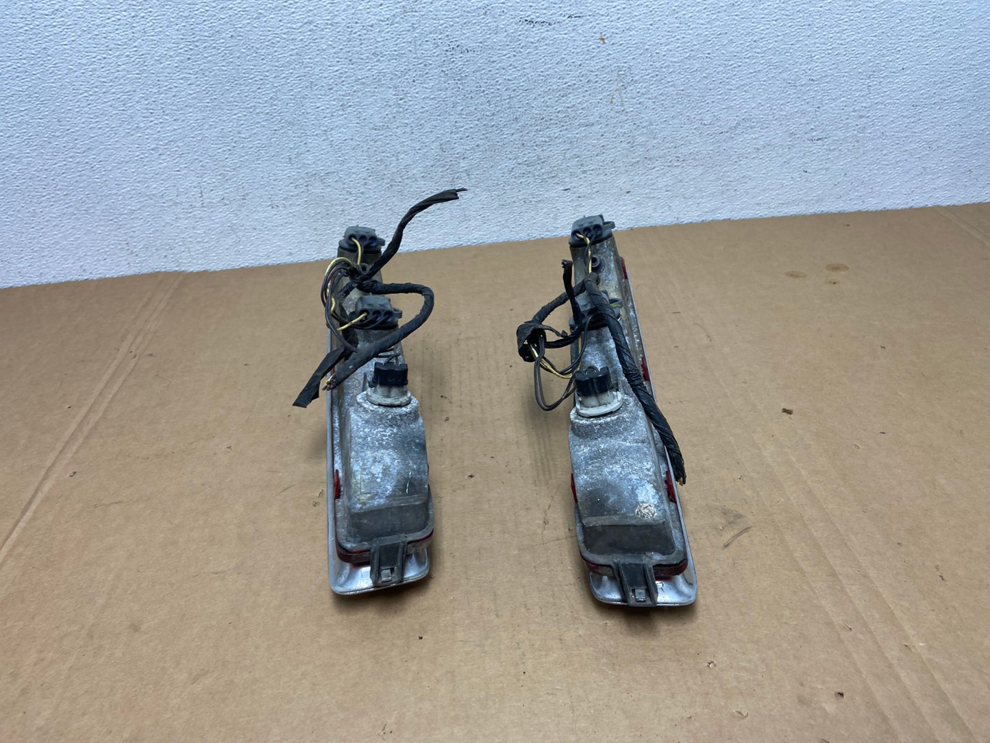 1994 to 1999 Cadillac Deville Left+Right Side Tail lights AD2605 LK5
