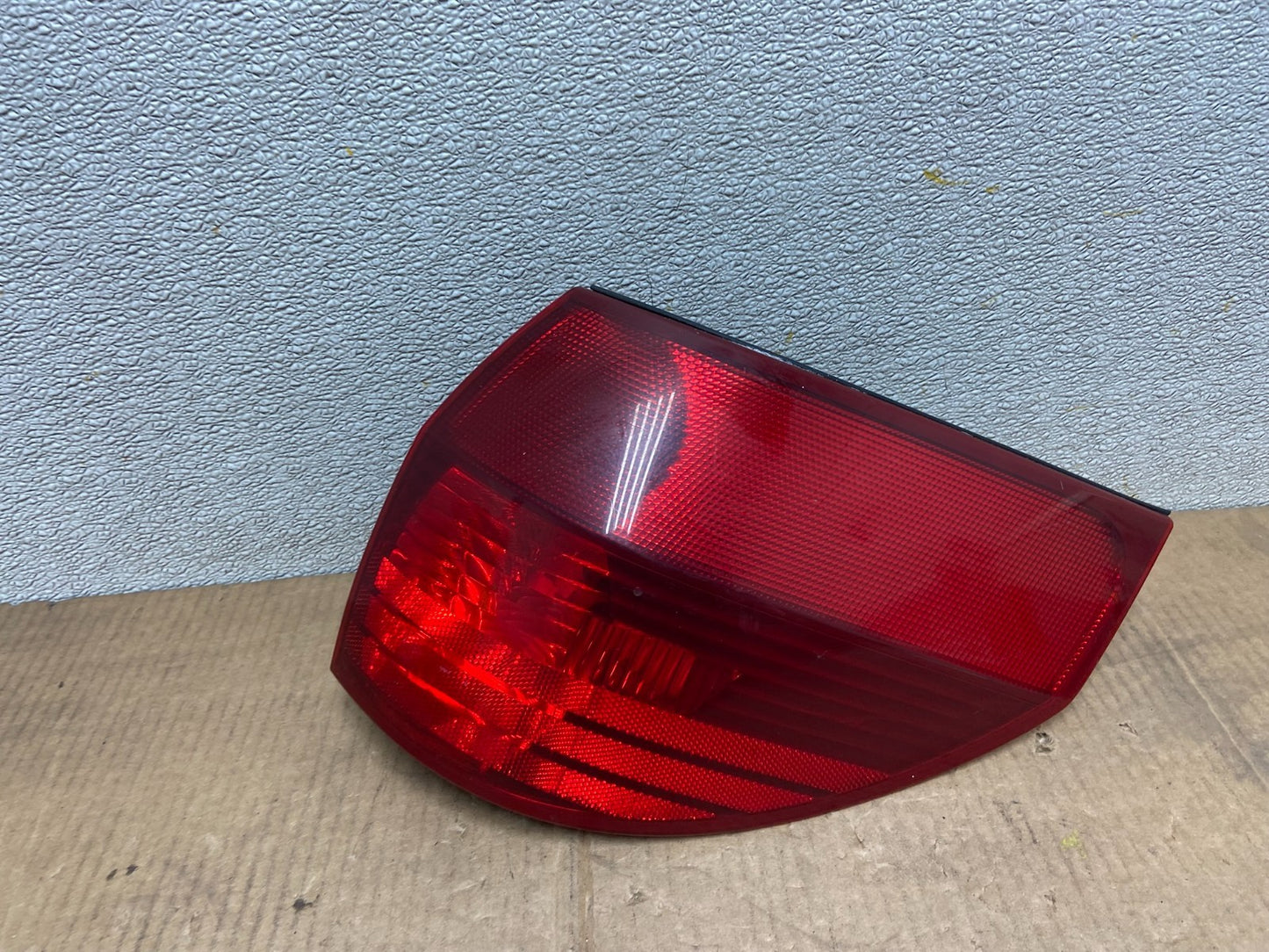2004-2005 Toyota Sienna Right Passenger Rh Side Tail Light Oem AA6483 LK0