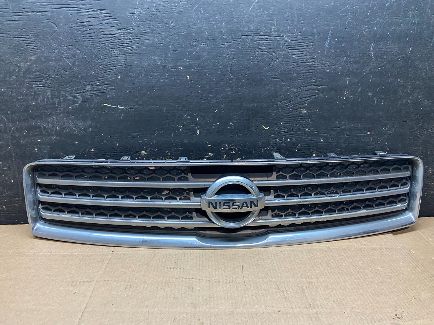 2009 to 2011 Nissan Maxima Front Upper Grill Grille 62070-9N00A Y9424 DG0