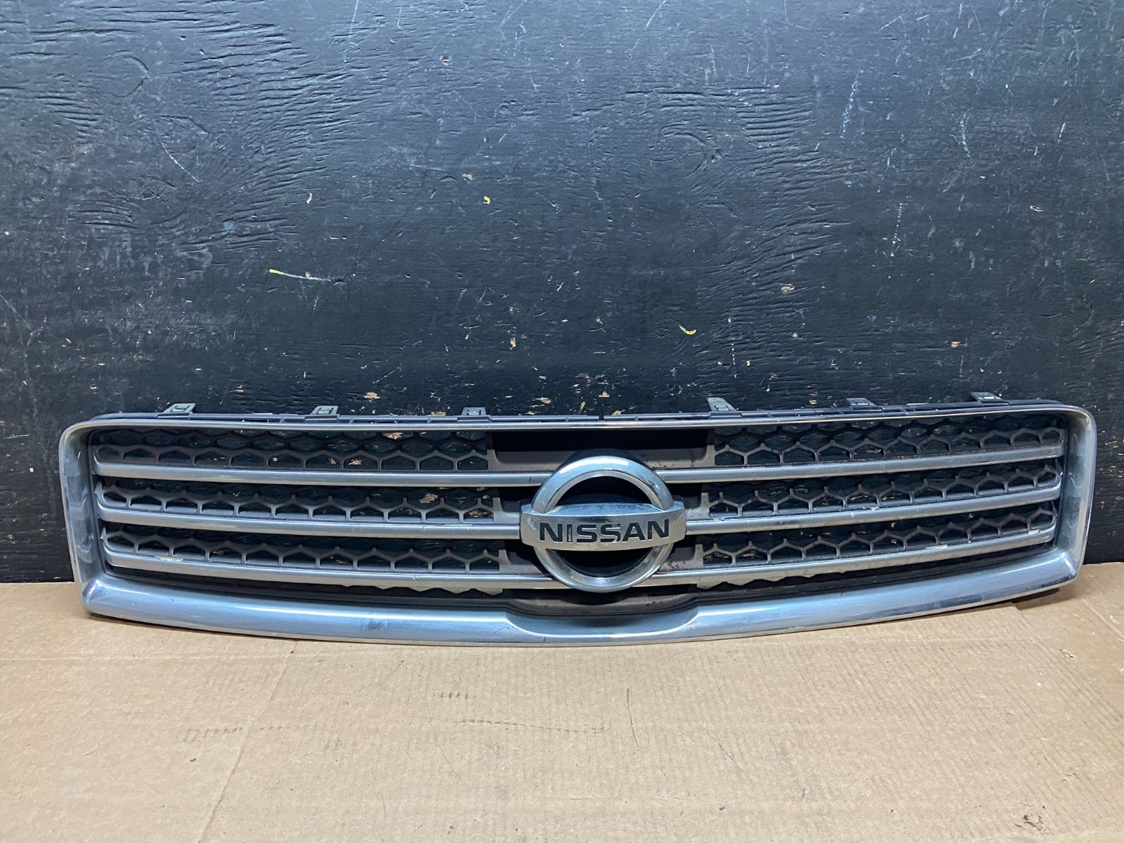2009 to 2011 Nissan Maxima Front Upper Grill Grille 62070-9N00A Y9424 DG0