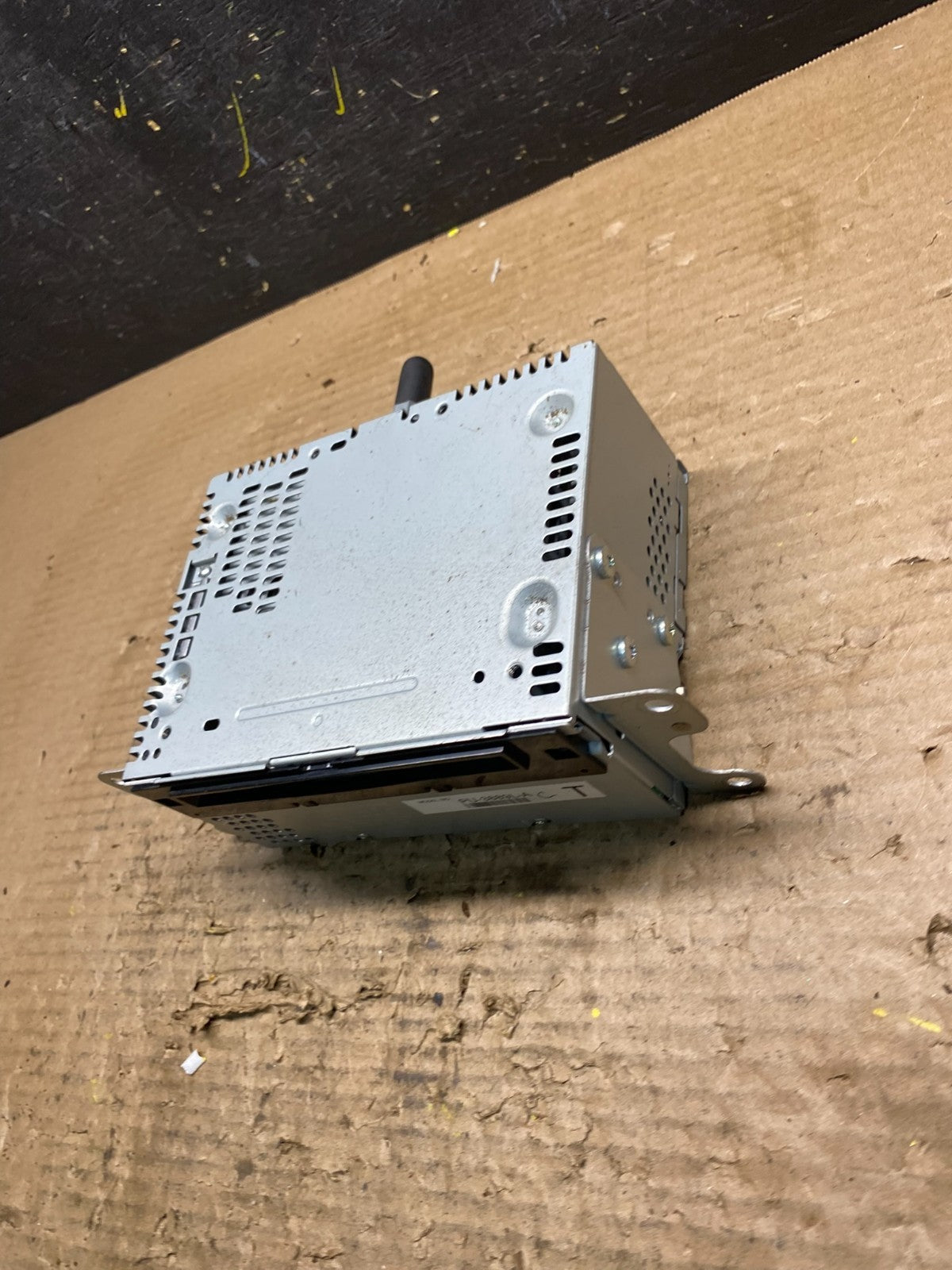 2013 to 2014 Ford Explorer Audio Equipment Radio Receiver AM FM CD s6197 DG2