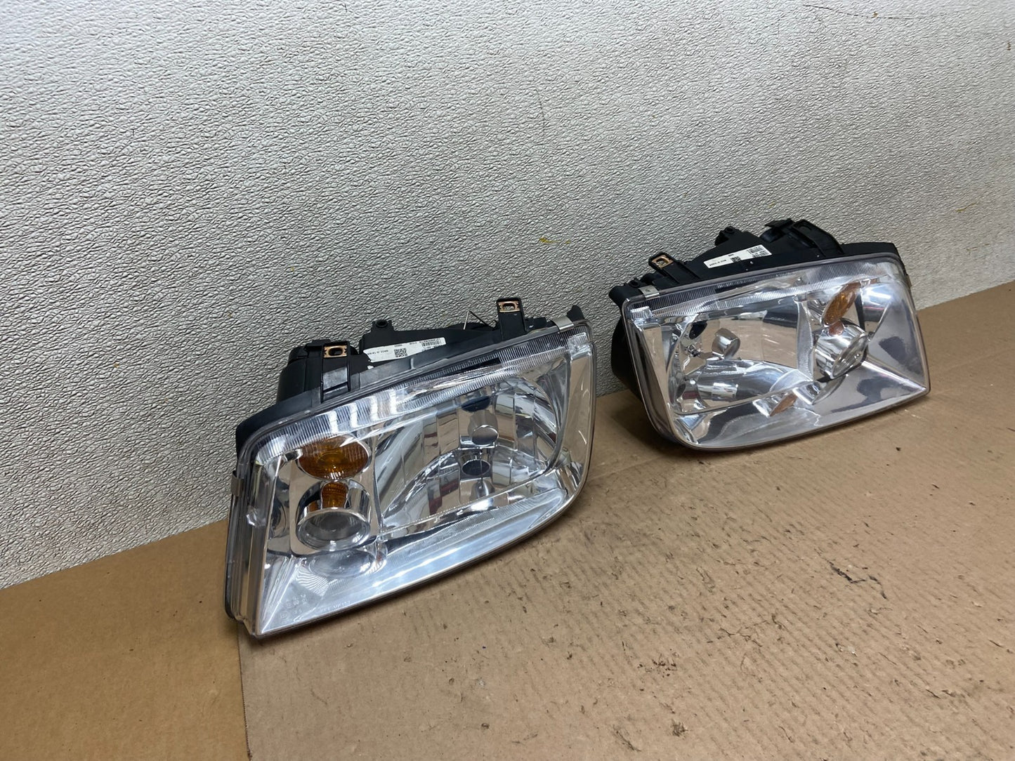 2002 to 2004 Volkswagen Jetta Left+Right Headlights Aftermarket Z4071 DW2