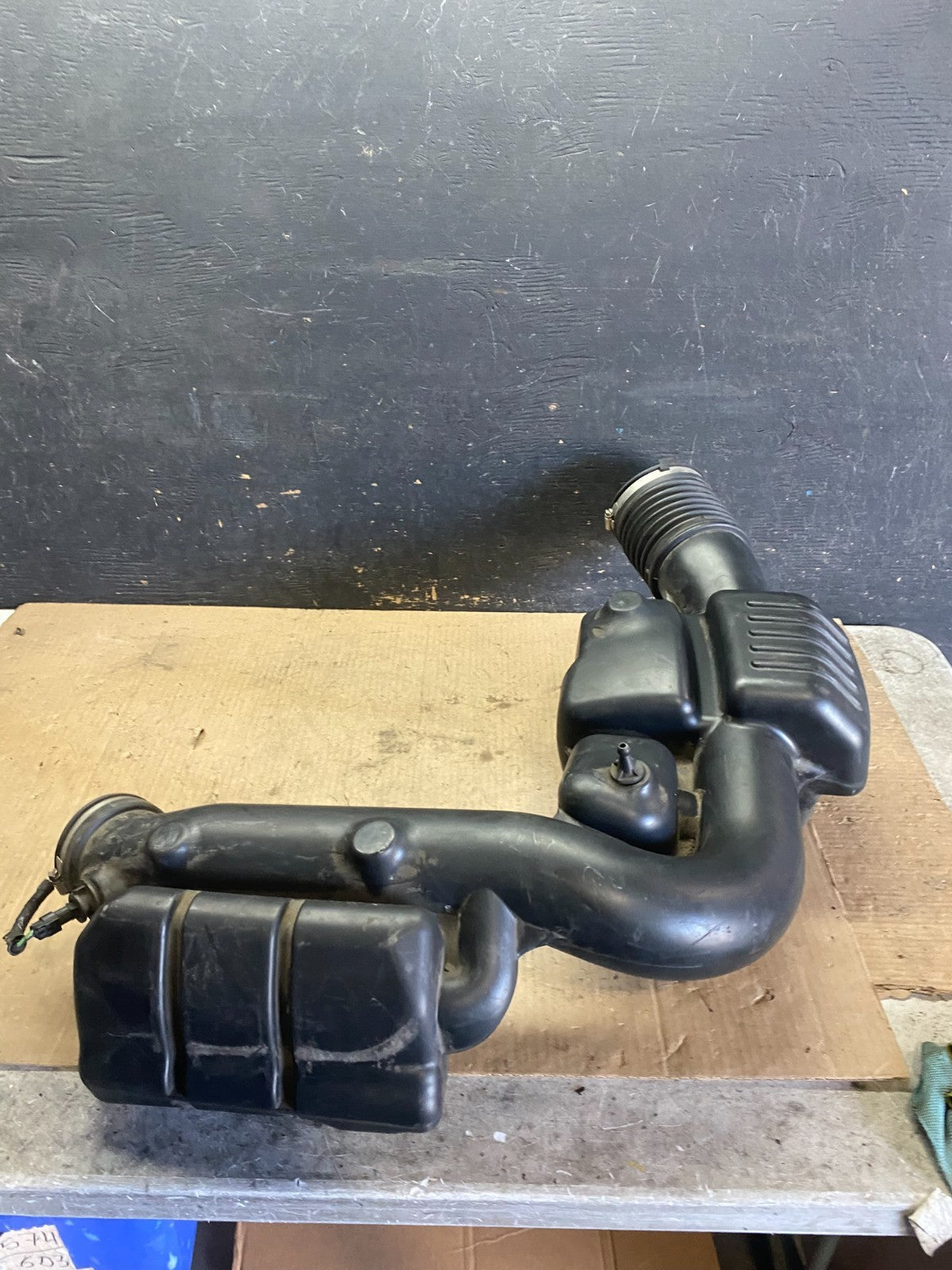 2011 - 2013 Dodge Durango 3.6L Resonator Air Intake Tube OEM q5846 DG0
