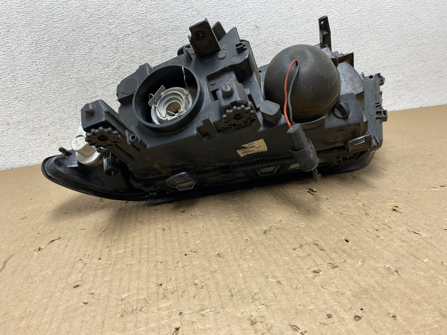 2002 to 2005 BMW 3 E46 Sedan Right Passenger RH Halogen Headlight AG8062 DW5