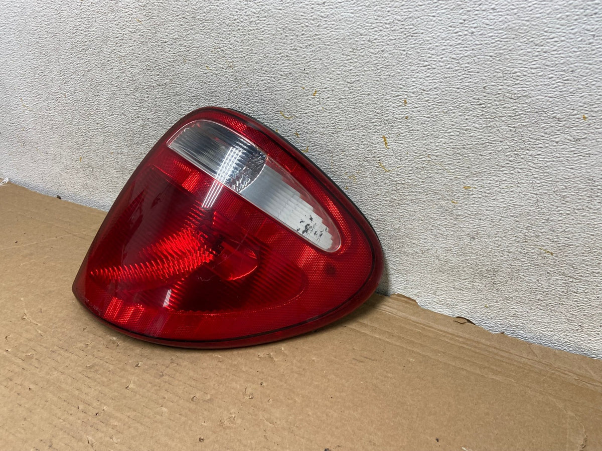 2004 - 2007 Dodge Grand Caravan Right Passenger Side Tail Light AH8358 LK2