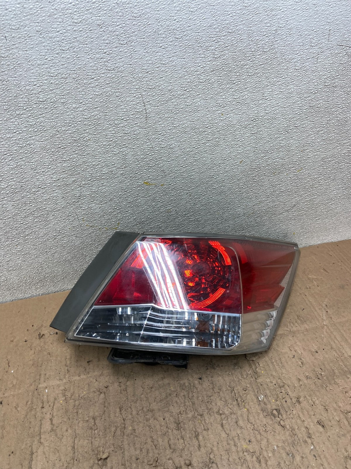 2008 to 2012 Honda Accord Sedan Tail light Right Passenger RH Side Y4680 DW0