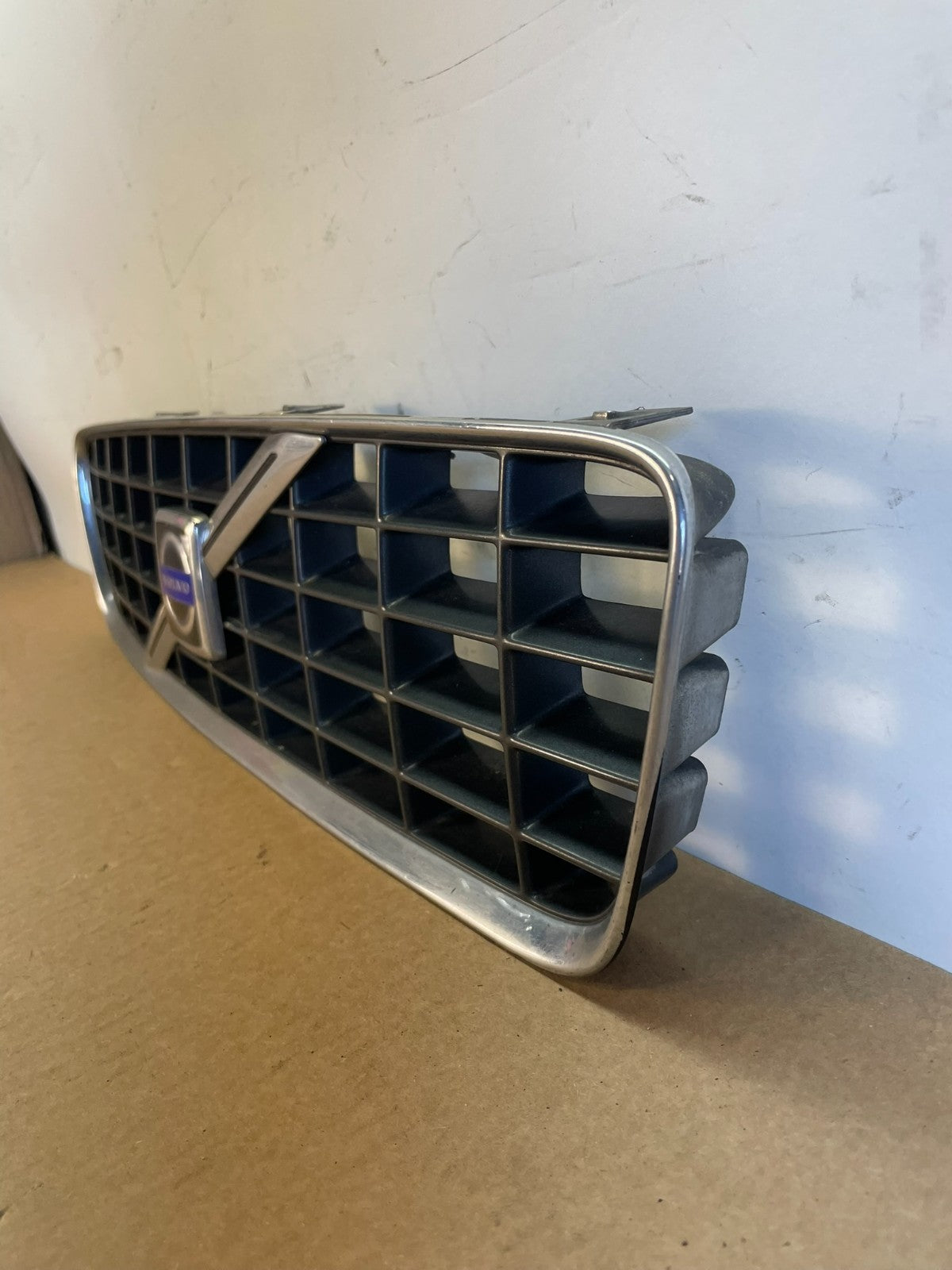 2001 to 2004 Volvo S60 Front Upper Grill Grille AG2917 DG1