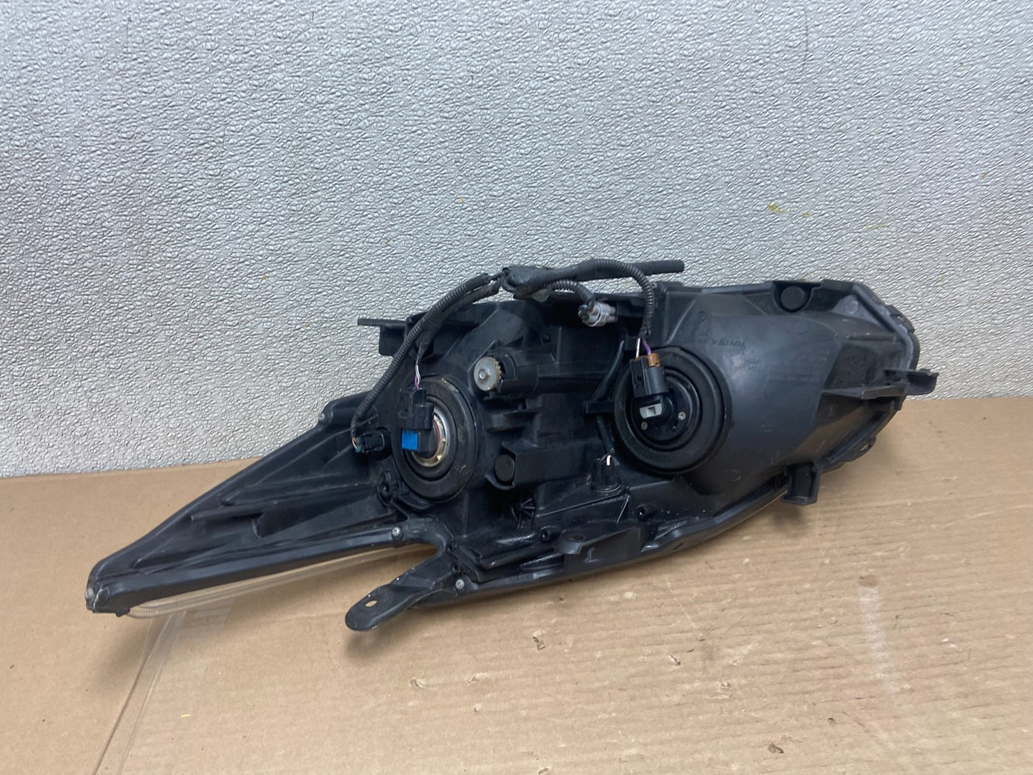 2010 - 2011 Toyota Prius Right Passenger Rh Halogen Headlight OEM AA8724 DW6