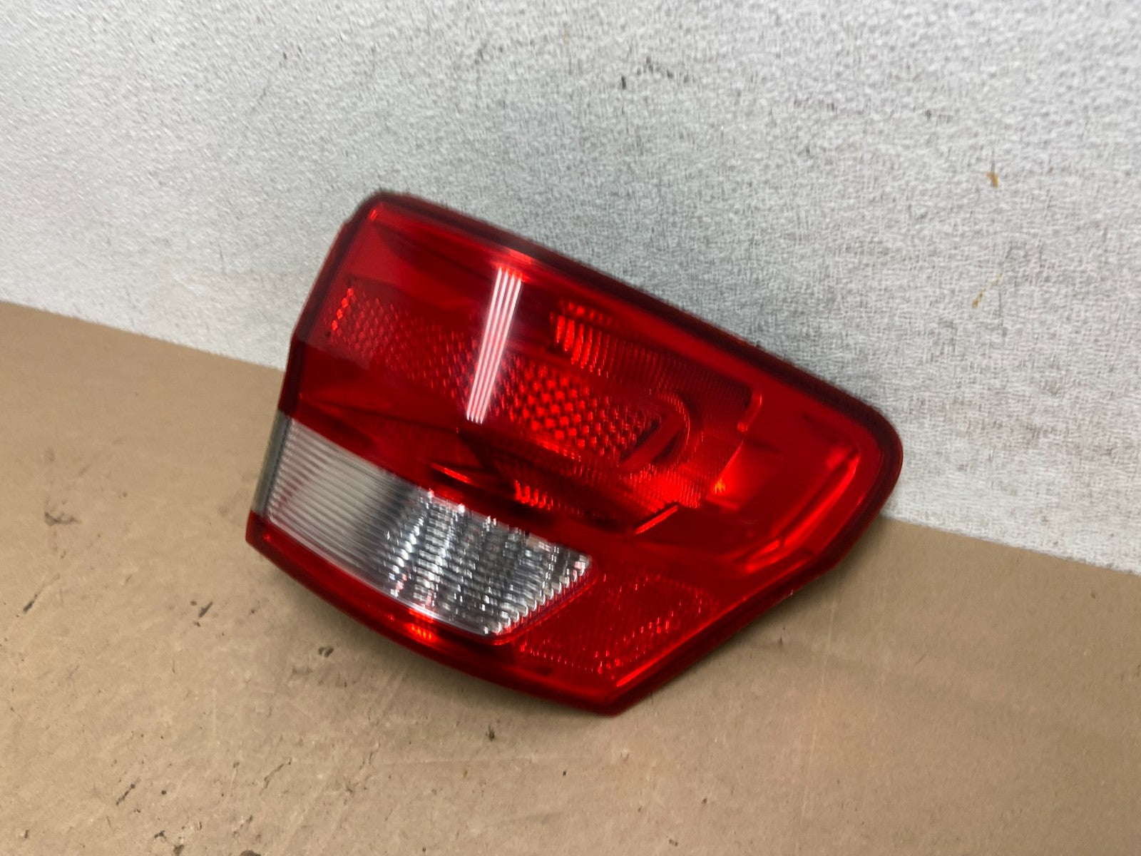 2011-2013 Jeep Grand Cherokee Right Passenger Side Rh Tail Light AE6001 DW1
