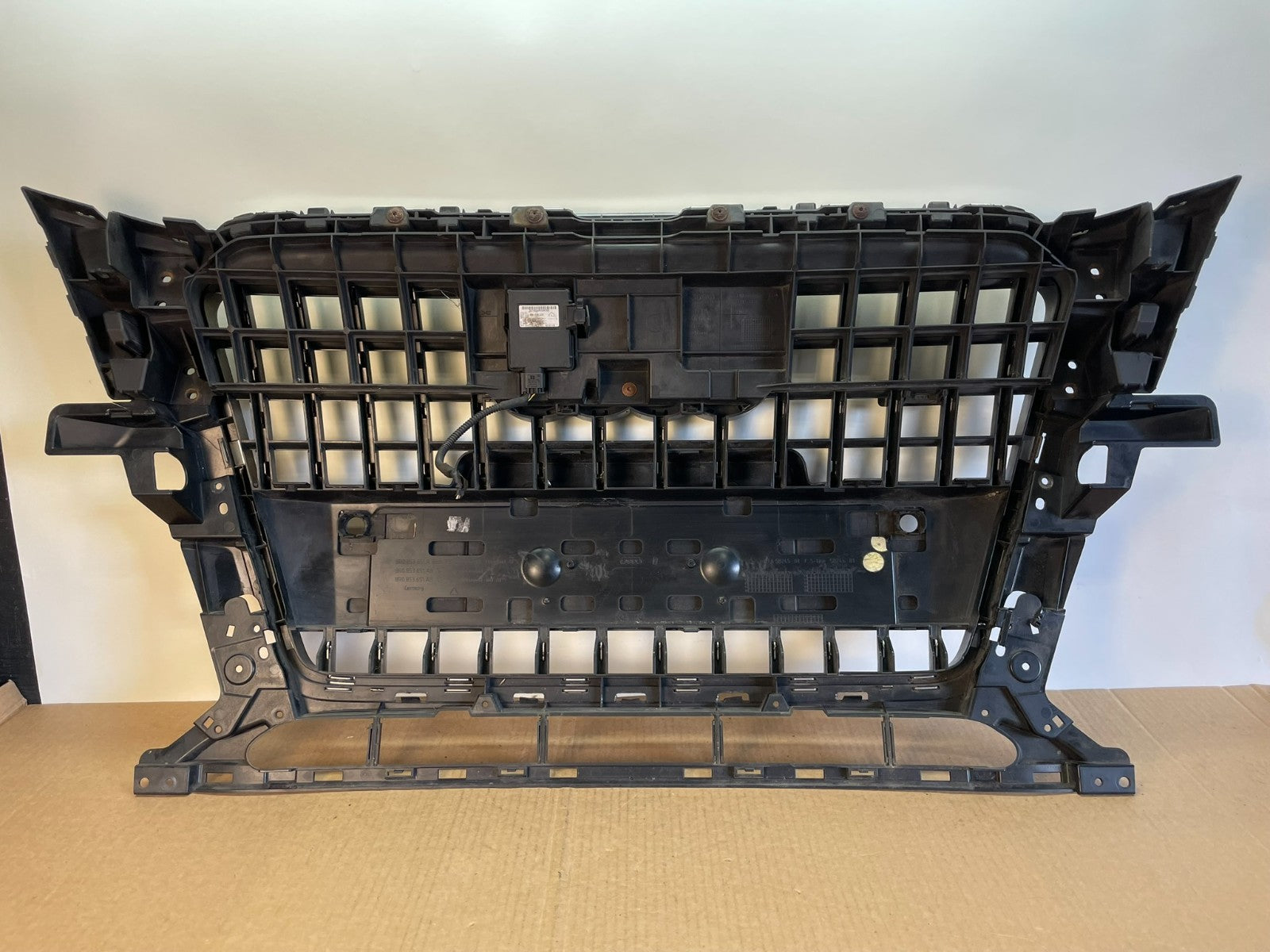 2013 to 2017 Audi Q5 Front Center Grille Grill 8R0853651R AF54524