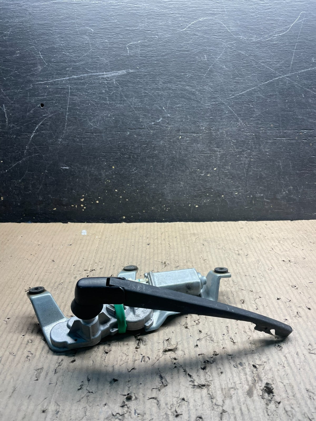 2008 to 2014 Subaru Tribeca Rear Windshield Wiper Motor X0935 DG3