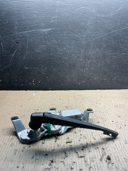 2008 to 2014 Subaru Tribeca Rear Windshield Wiper Motor X0935 DG3