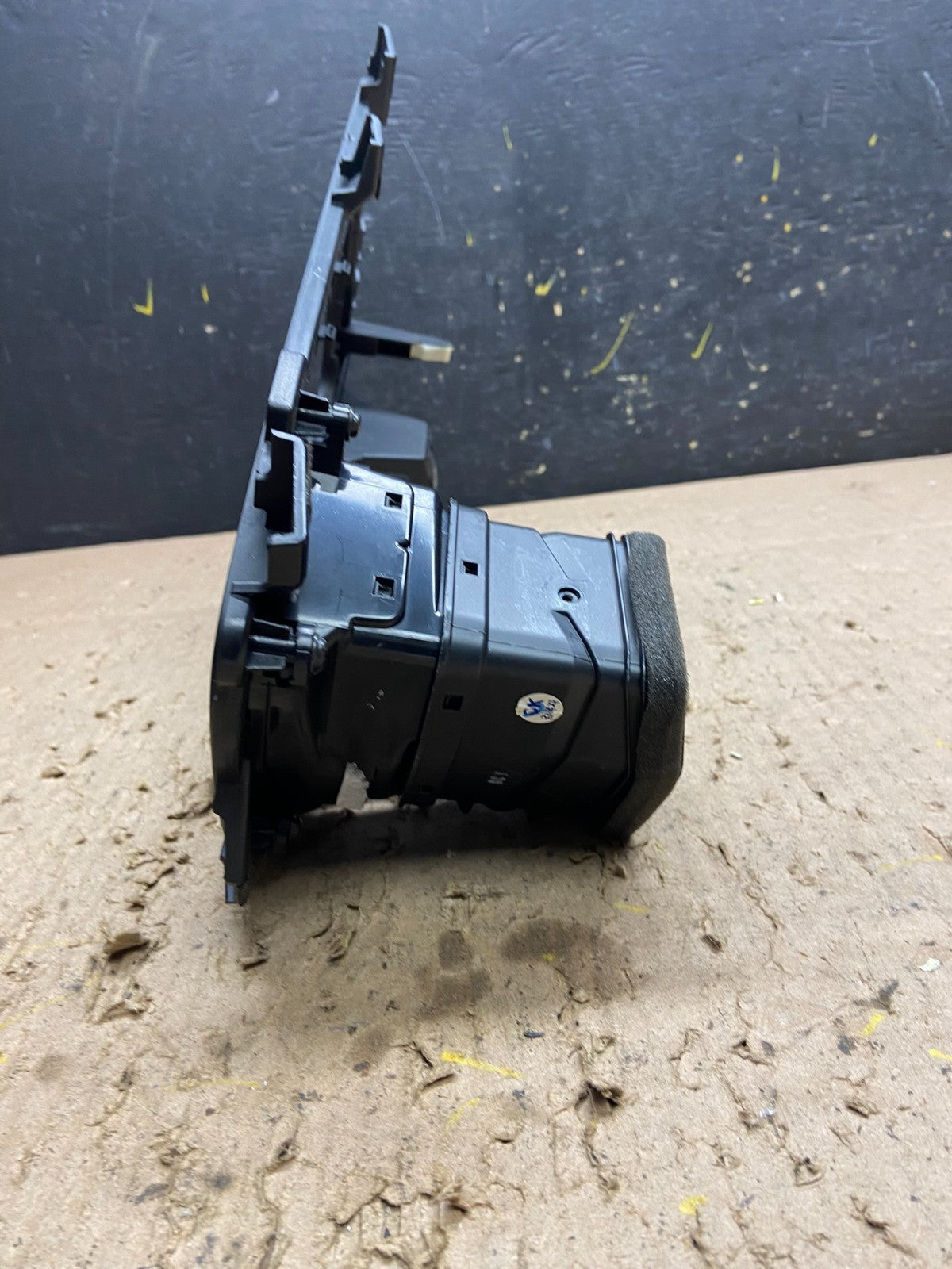2011 2012 2013 Kia Optima Front Dash Radio Bezel Trim Air Vent t8665 DG2