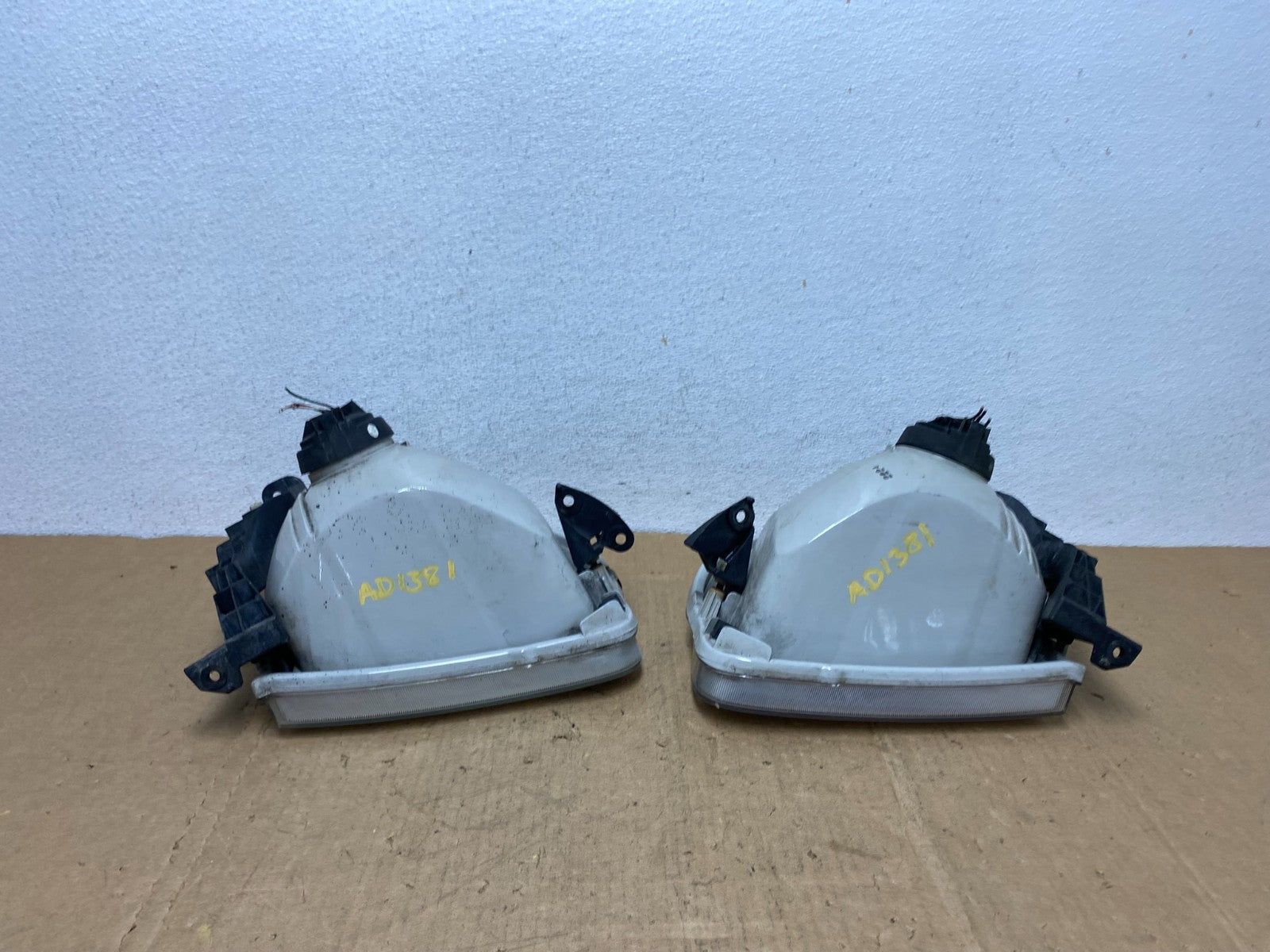 2000 - 2004 Toyota Tundra Left+Right Side Halogen Headlights AD1381 DW9