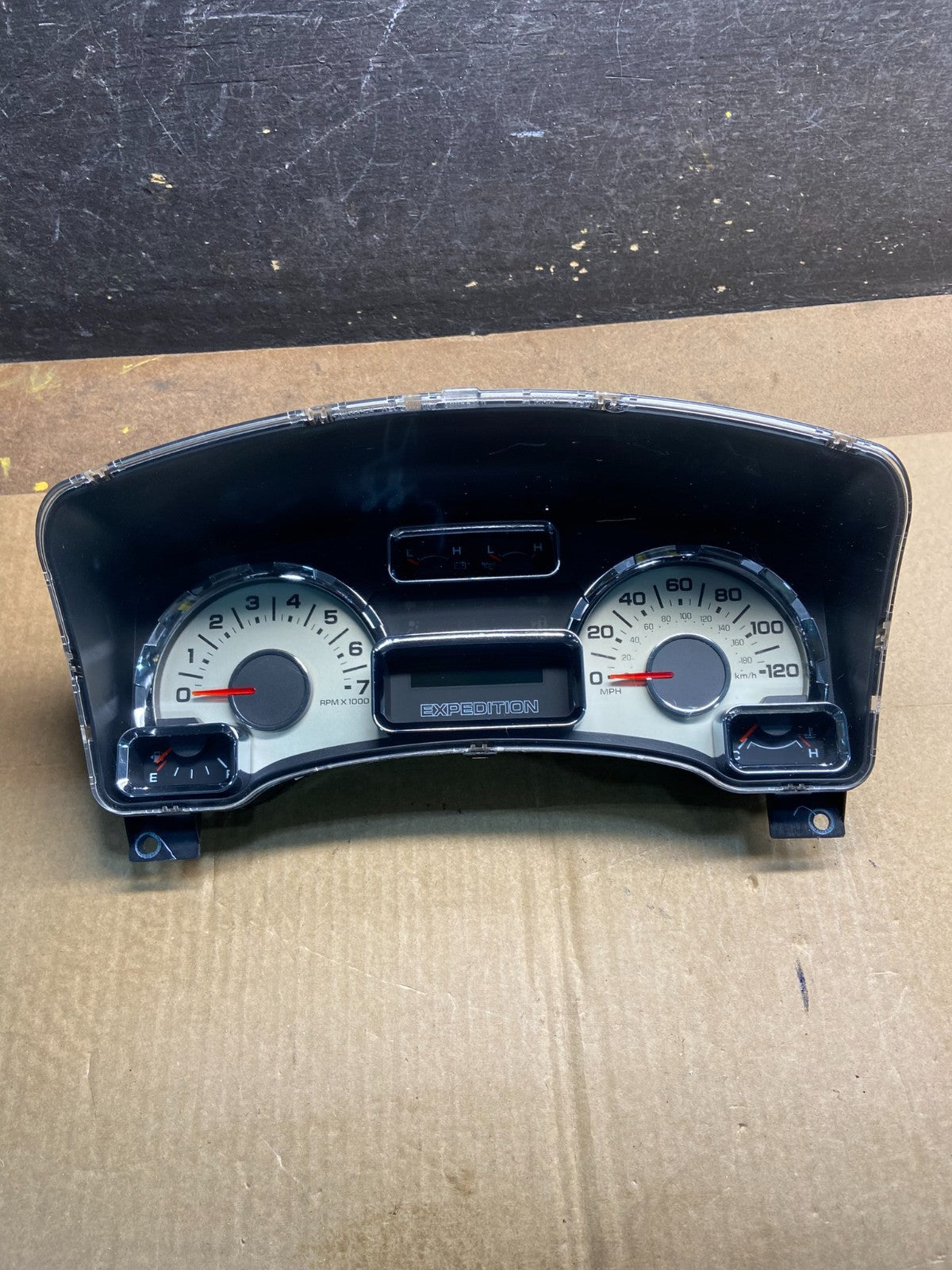 2009 Ford  Expedition Speedometer Cluster Gauge 9l1t-10849-rb Y7425 DG1