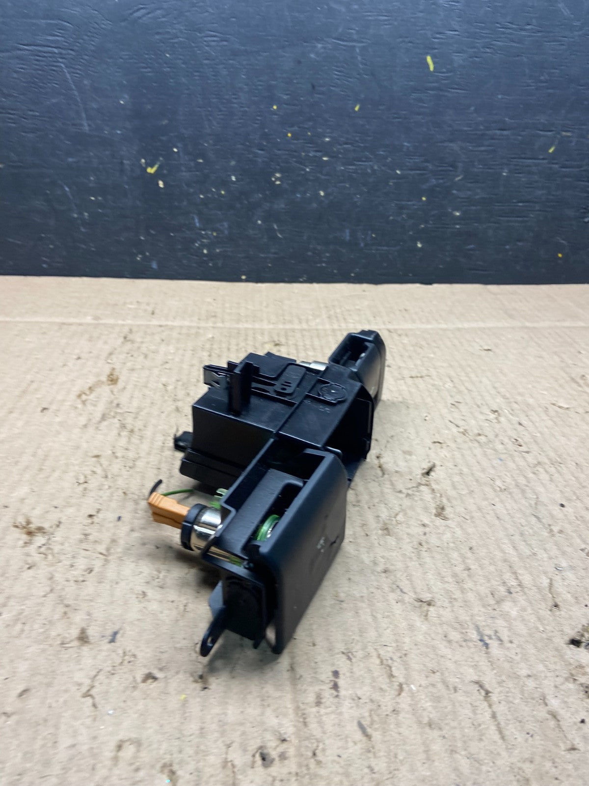 2005-2009 Land Rover LR3 Dash Ash Tray Bracket Panel W/Power Points q0946 DG1