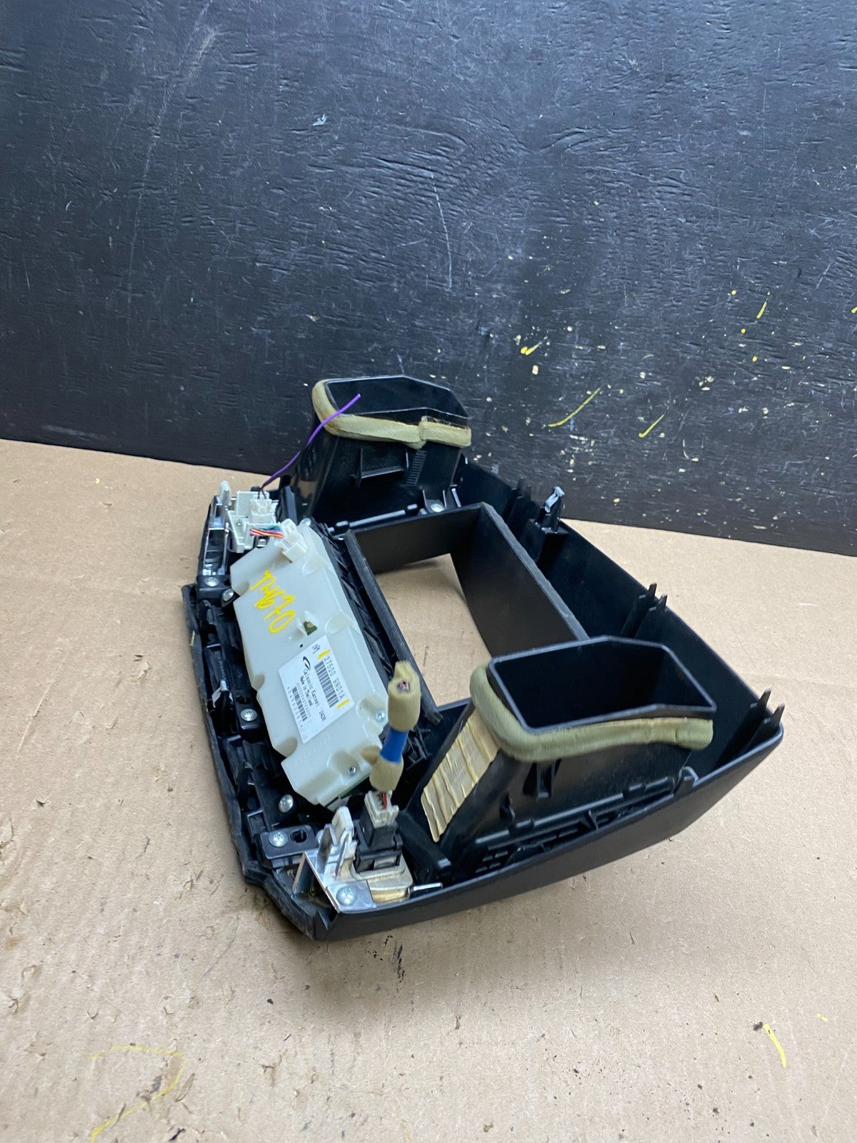 2009-2014 Nissan Maxima Center Console Climate Control Radio Bezel T4670 DG4