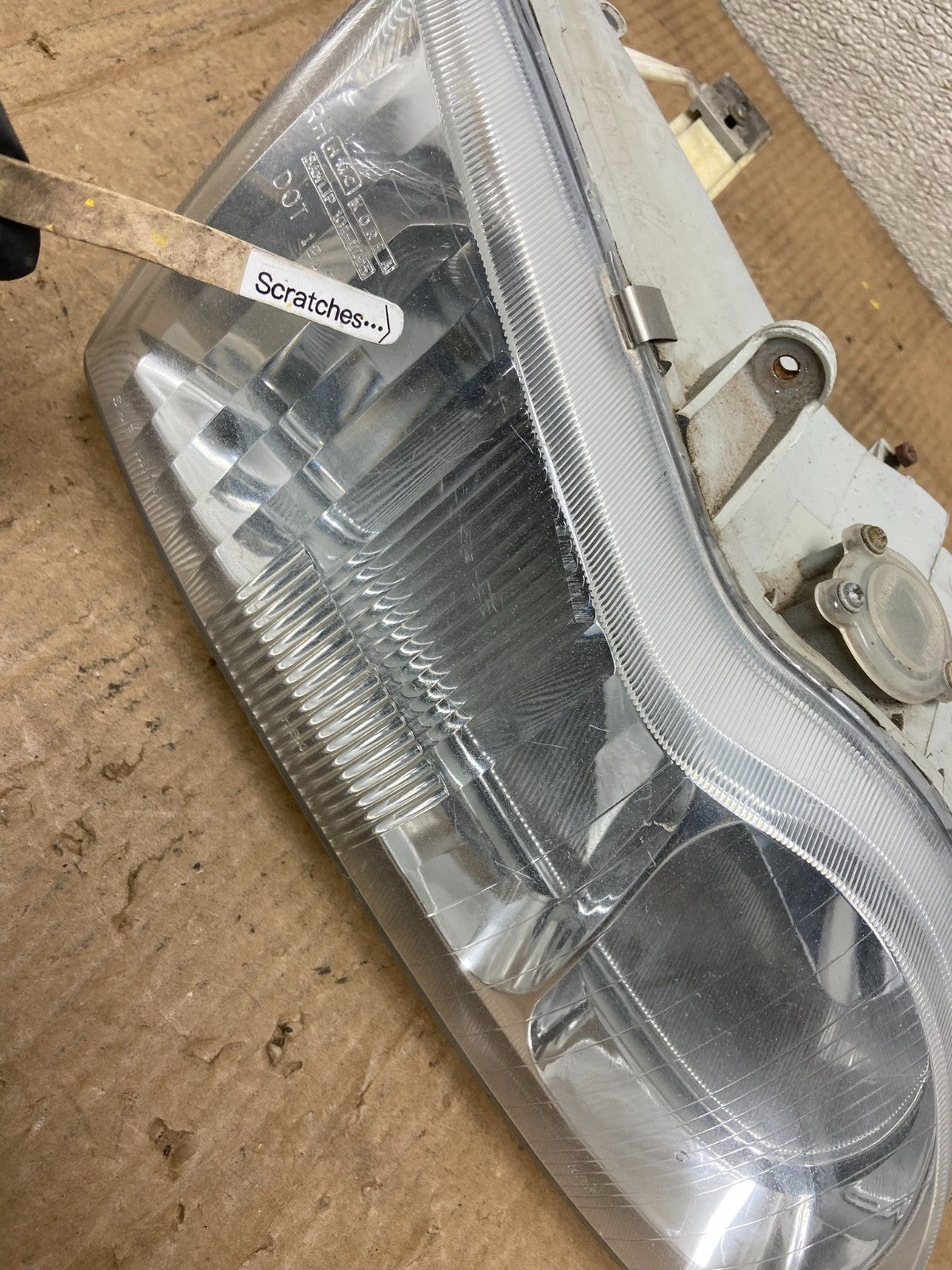 1997 to 1998 Hyundai Sonata Right Passenger Side Headlight Halogen Oem AA6671 DG3