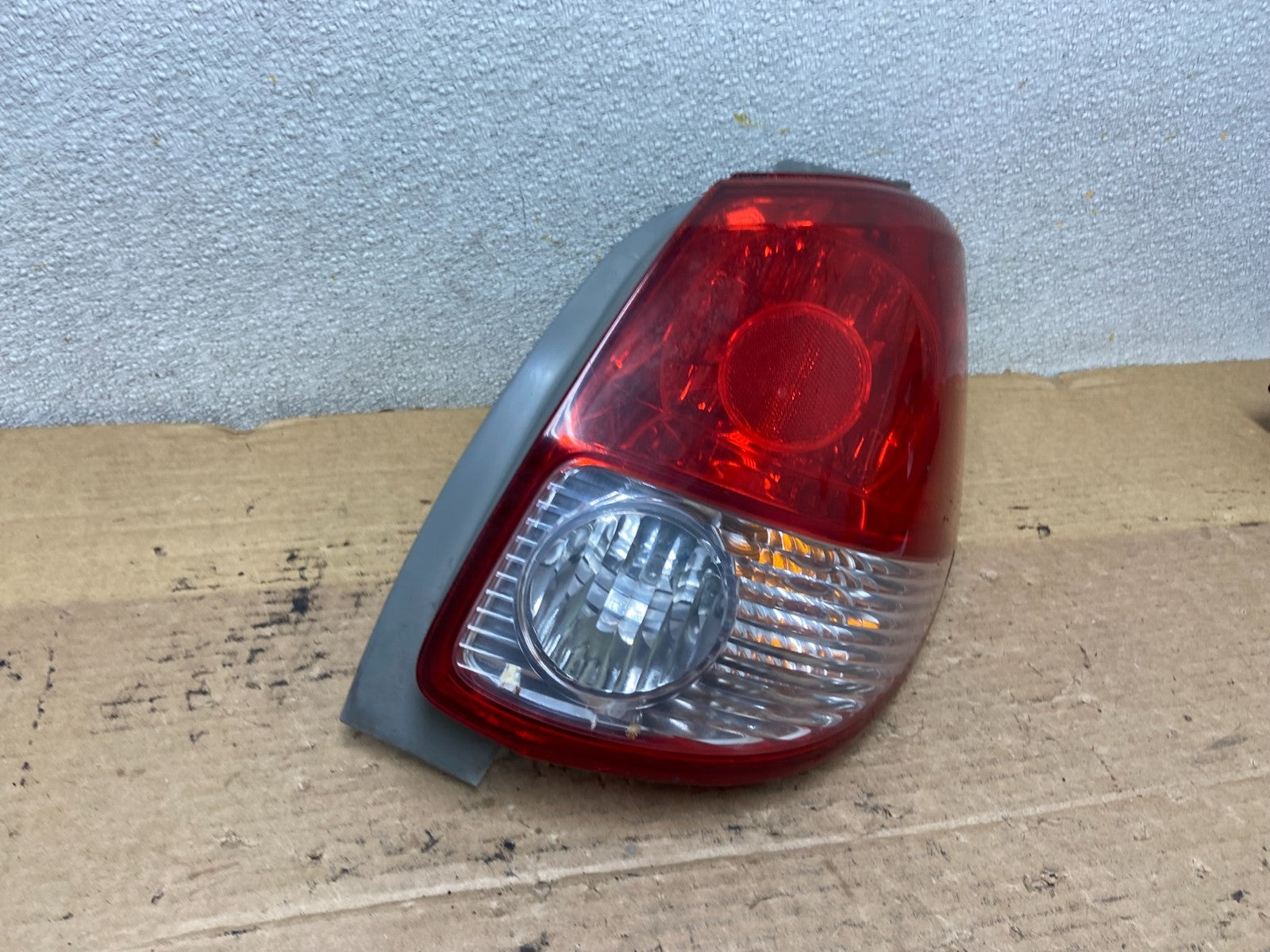 2003-2004 Toyota Matrix Right Passenger Rh Side Tail Light Oem AB3405 LK2