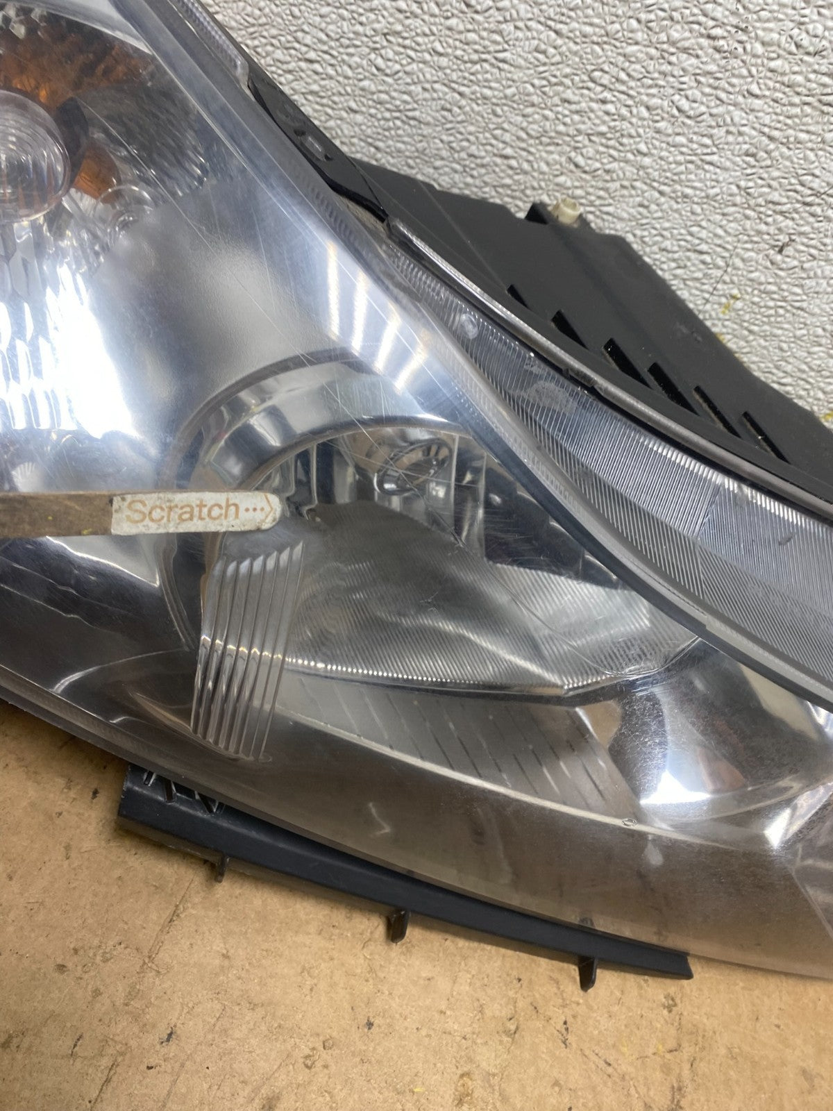 2011 to 2015 Chevrolet Cruze Halogen Left+Right Set Headlights X5607 DW3
