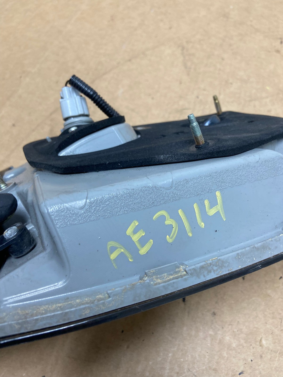 2004 to 2009 Lexus Rx350 RX330 Right Passenger Inner Tail Light AE3114 LK7
