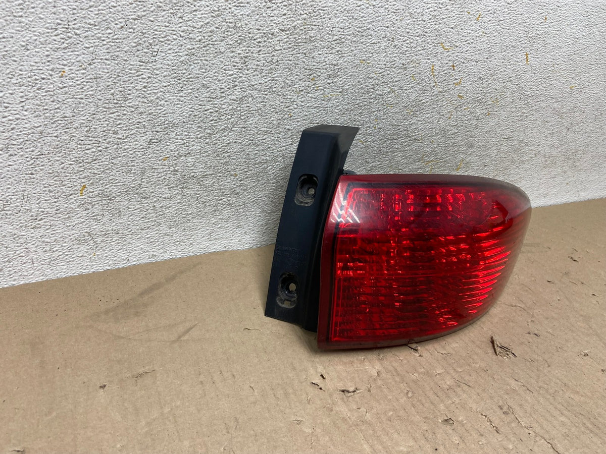 2006-2007 Subaru Tribeca B9 Right Passenger Rh Side Tail Light AH6930 LK1