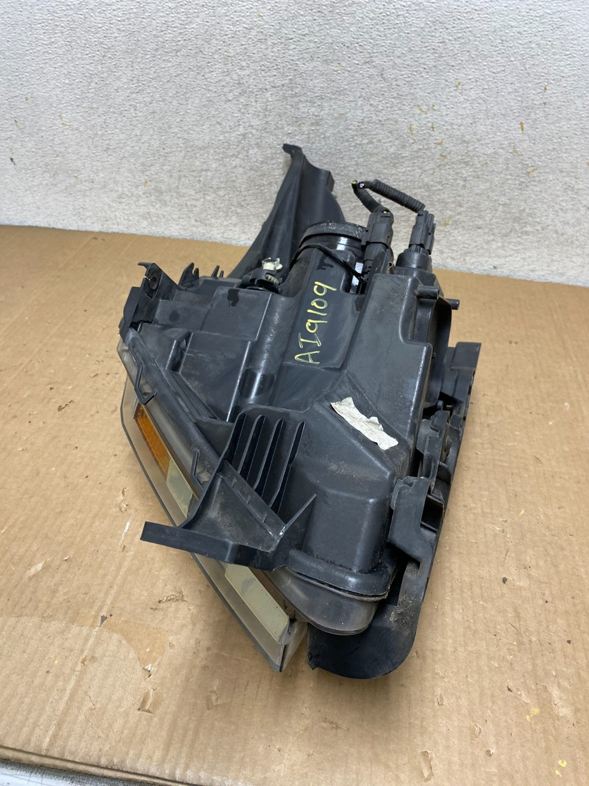 2011 to 2015 Ford Explorer Right Passenger Halogen Headlight AI9109 DW10