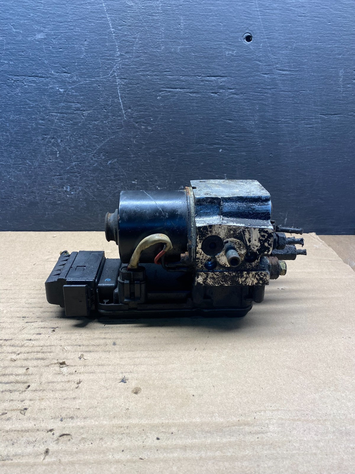 2003 2007 Ford E250 E350 Anti-Lock ABS Antilock Brake Pump AE2238 DW2