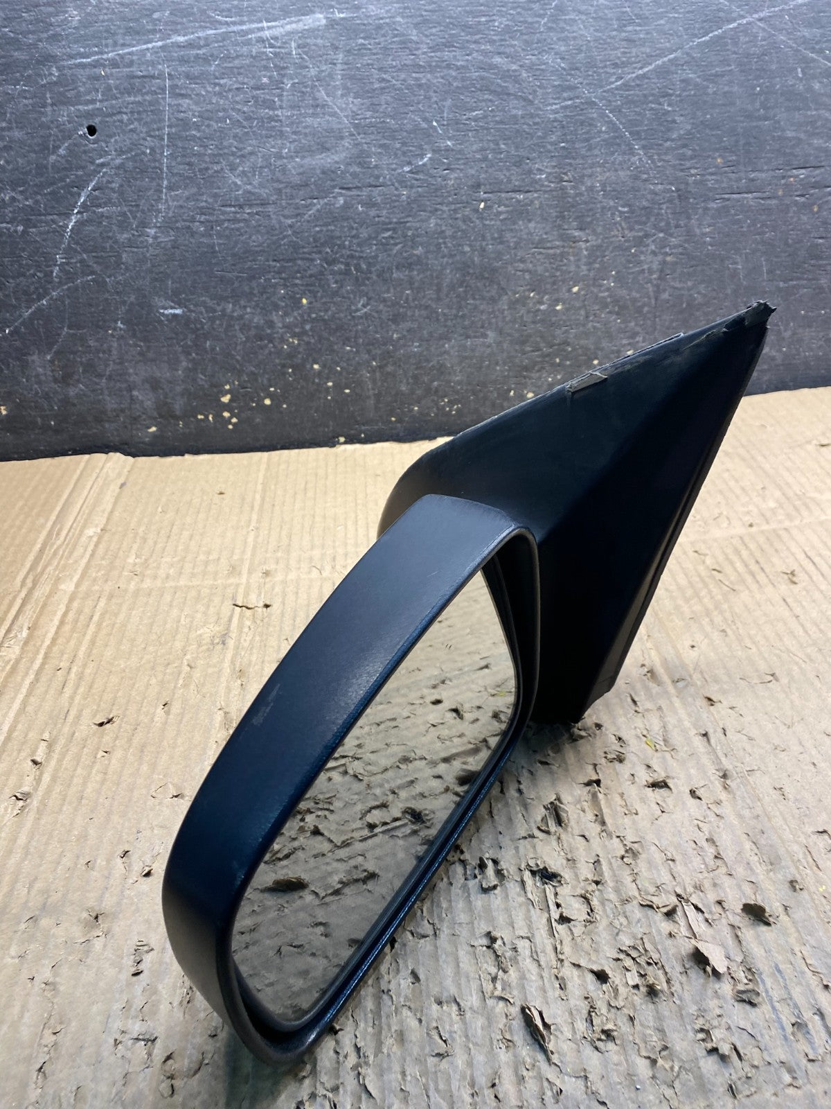 2003 to 2009 Kia Sorento Left Driver LH Door Mirror  OEM X4488 MS6