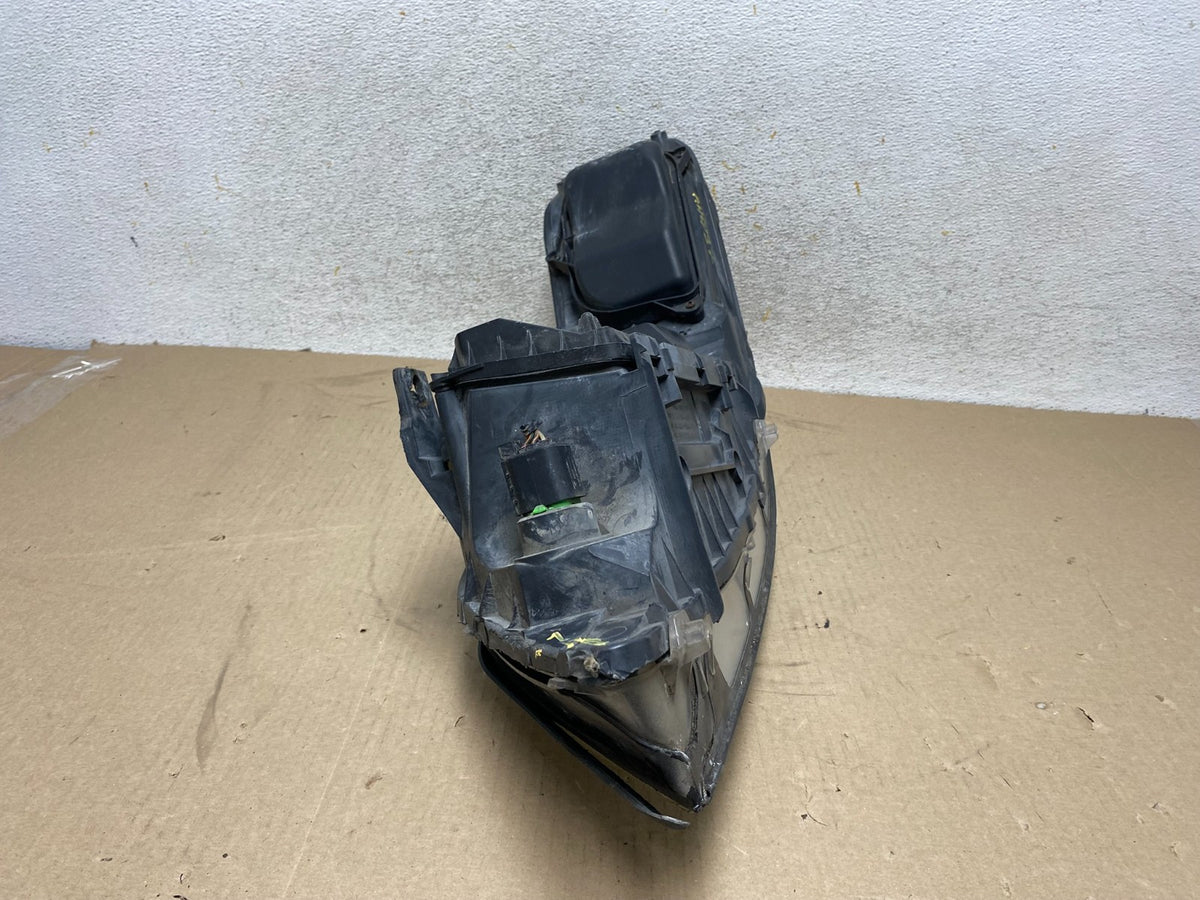 2005 to 2011 Lincoln Town Car Right Passenger Rh Side Headlight AH6737 DW8