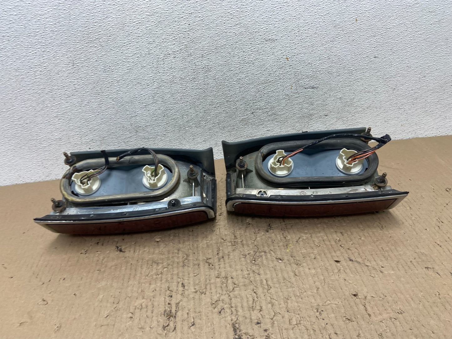 1990 to 1994 Lincoln Town Car Left+Right Side Tail Lights AF7160 DW5