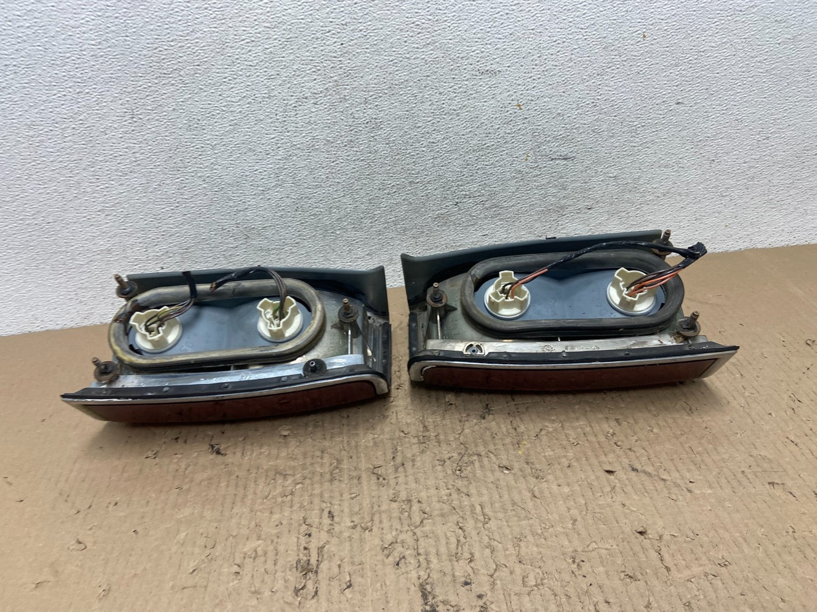 1990 to 1994 Lincoln Town Car Left+Right Side Tail Lights AF7160 DW5