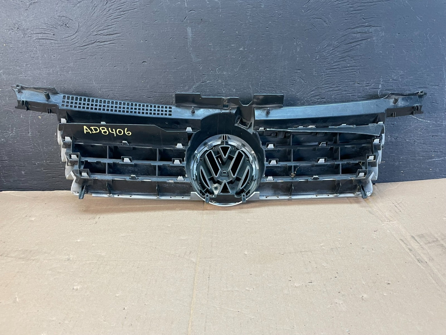 1999-2005 Volkswagen Jetta Front Upper Grille Grill Chrome ad8406 DG4
