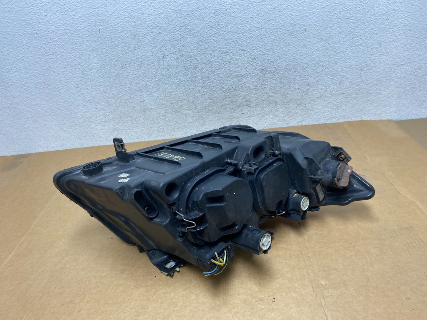 Halogen 2006 to 2008 BMW 3 Series Headlight Left Driver LH AE2898 DW4
