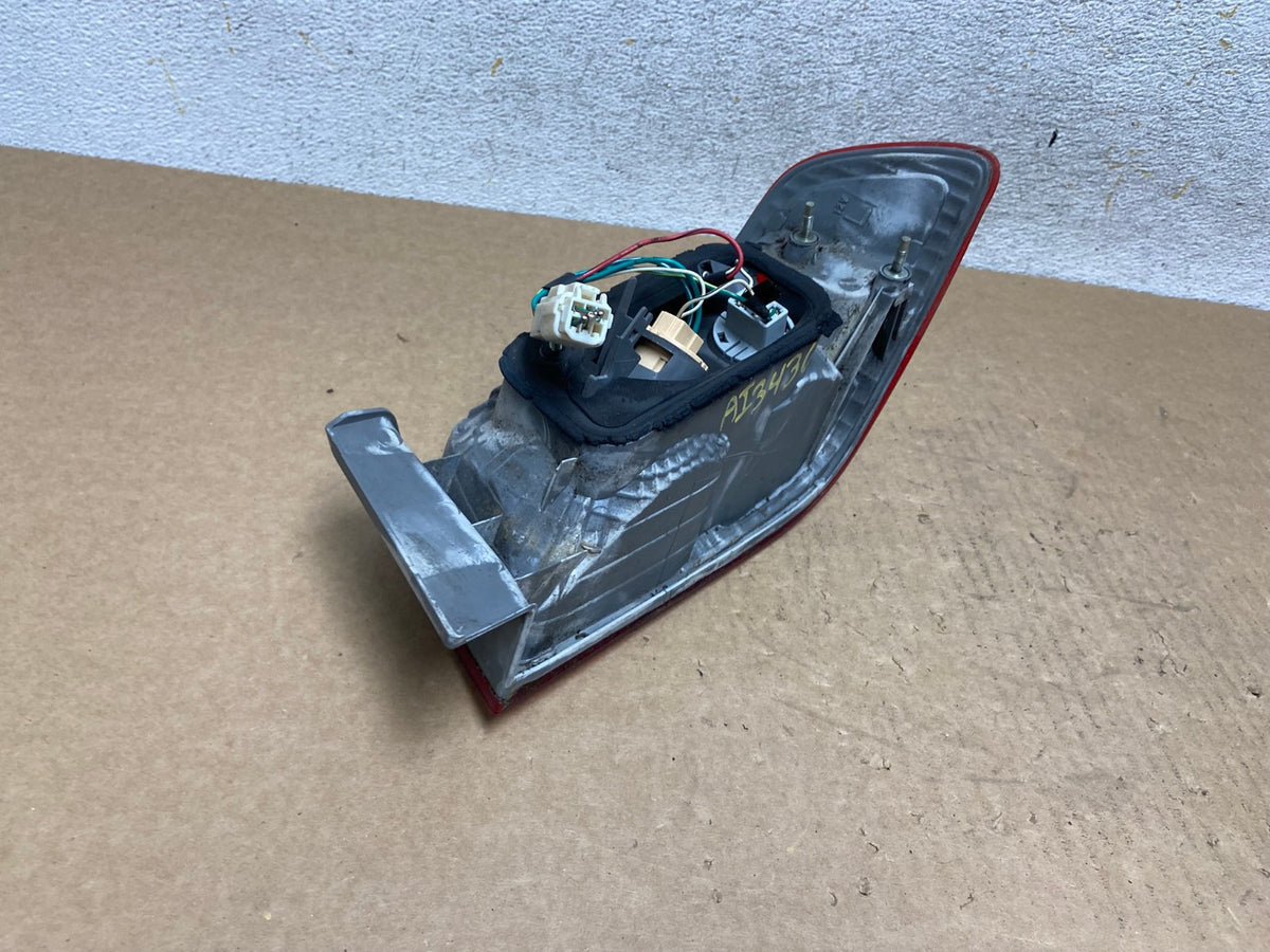 2000 to 2001 Toyota Camry Tail Light Left Driver Lh Side AI3430 LK5
