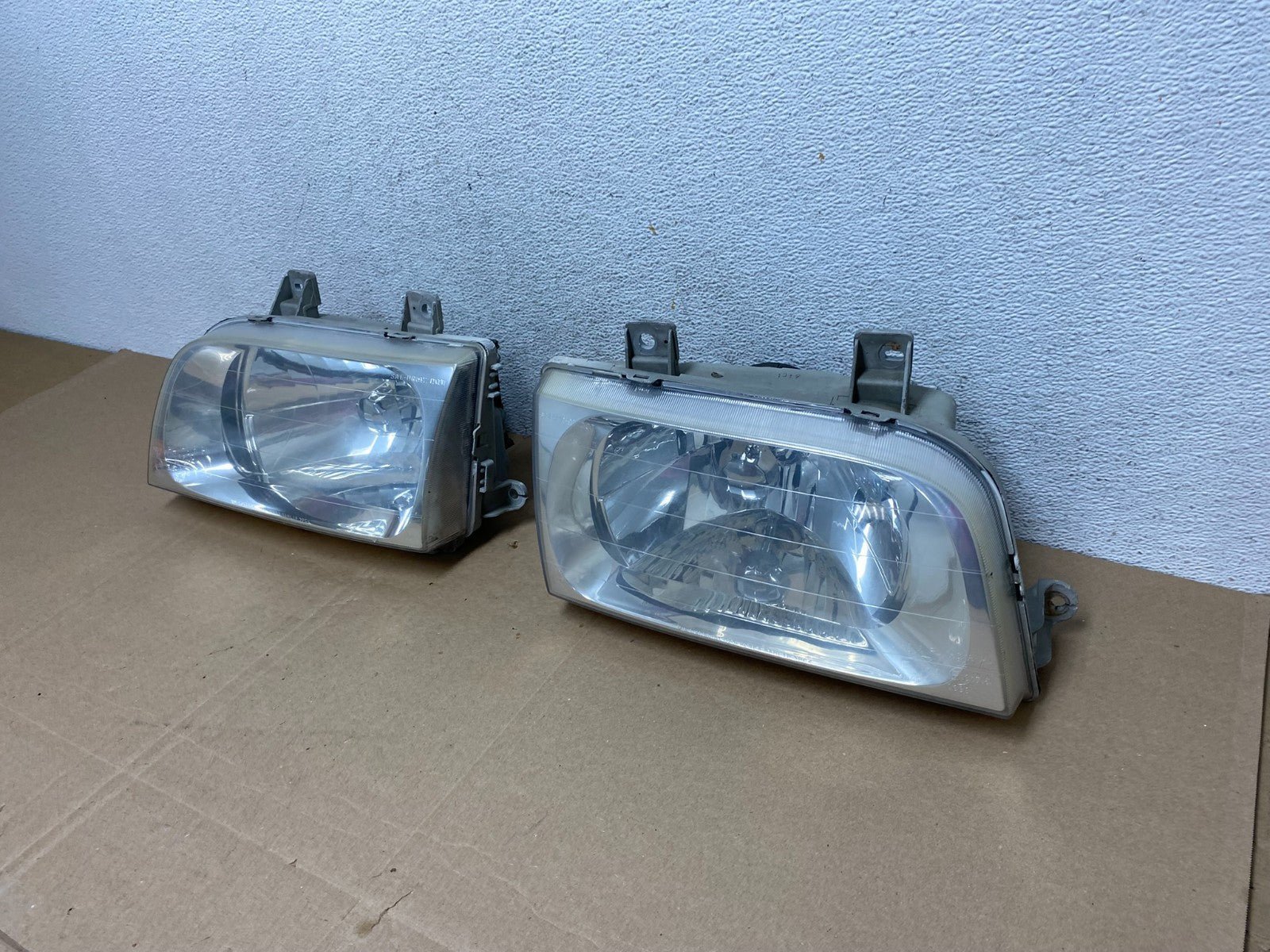 1998 to 2002 Kia Sportage Left+Right Halogen Headlights AE4855 DW1