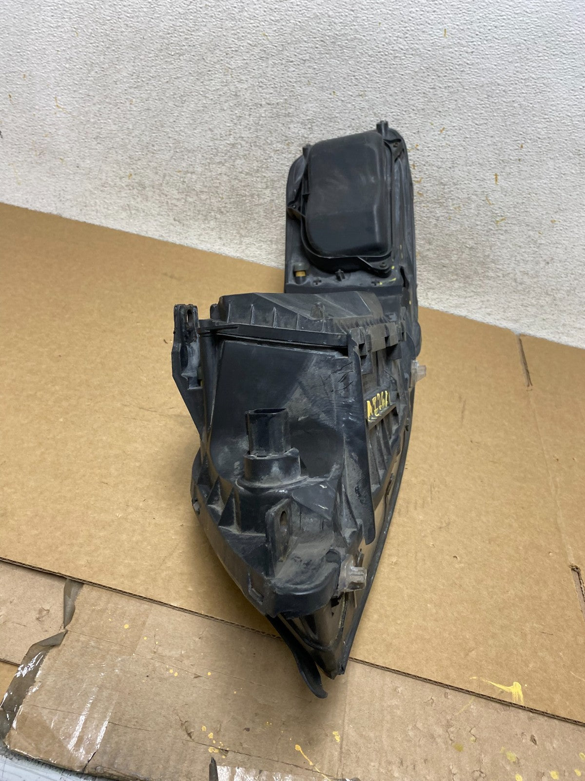 2005 to 2011 Lincoln Town Car Right Passenger Rh Side Headlight AI2616 DW9