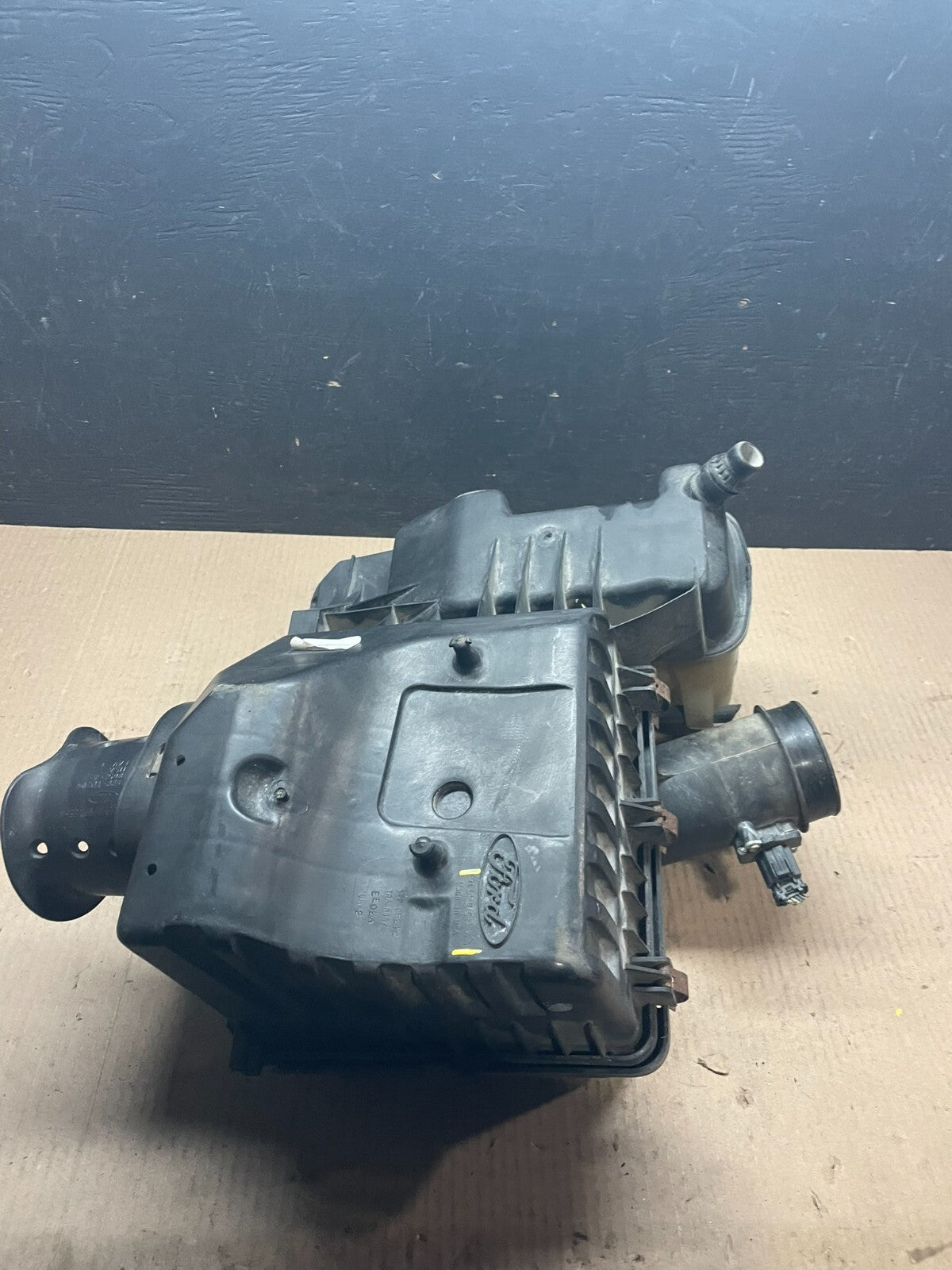 2007-2008 Lincoln Navigator Ford Expedition 5.4L Air Cleaner Intake Box J7516 DG4
