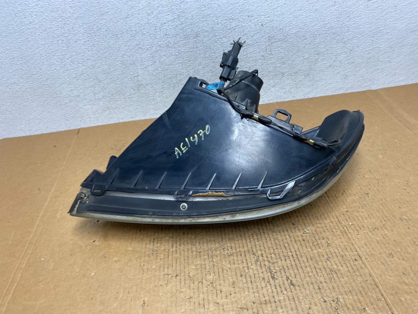 2000 to 2007 Ford Taurus Right Passenger RH Side Halogen Headlight AE1470 DW6