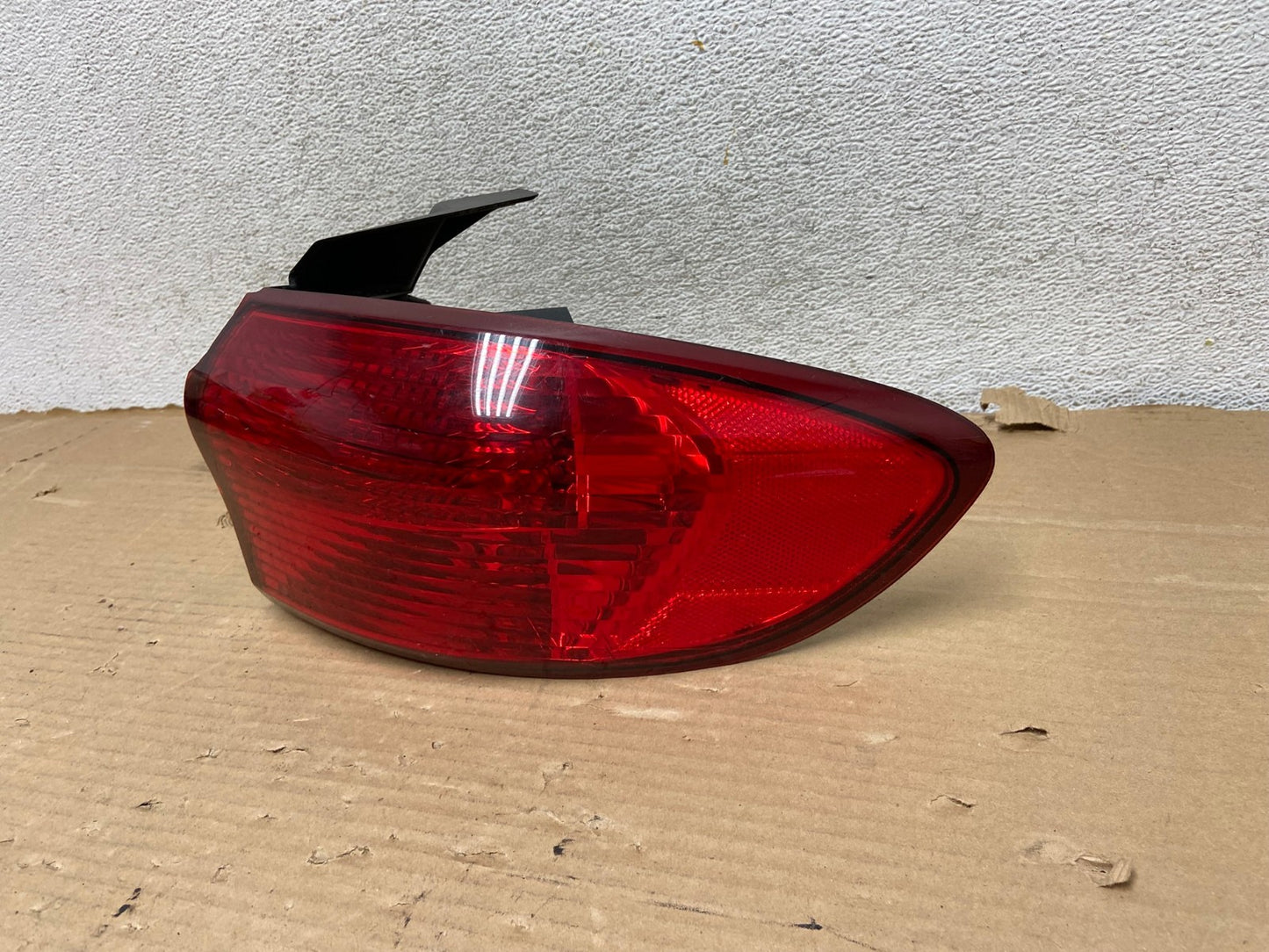 2006-2007 Subaru Tribeca B9 Right Passenger Rh Side Tail Light AG8141 LK2