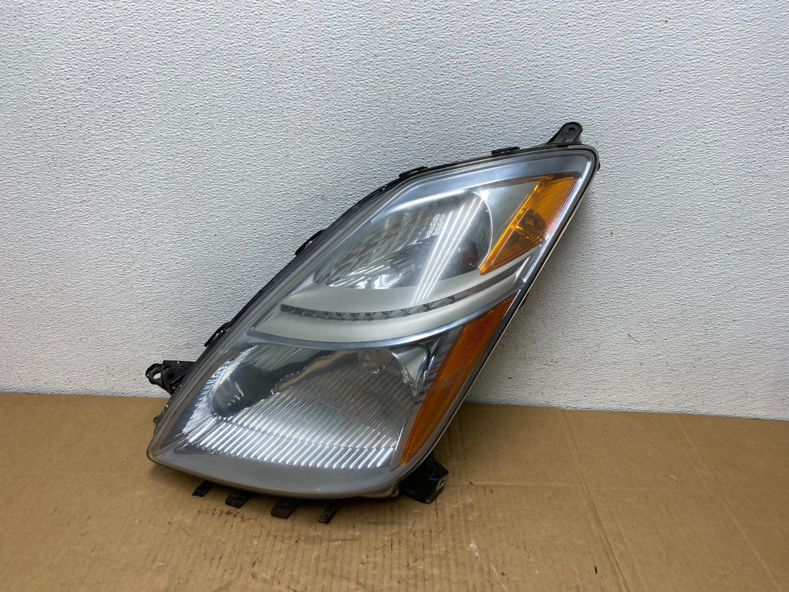 2006-2009 Toyota Prius Left Driver LH Side Headlight Halogen AC7616 DW0