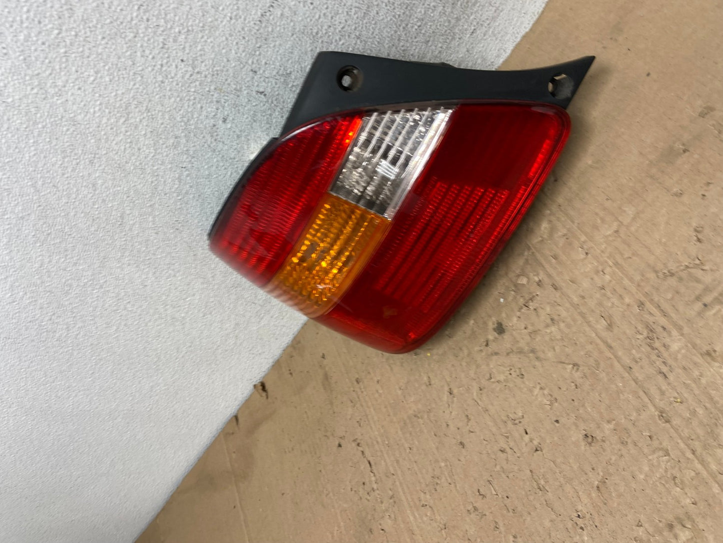 2001 - 2005 Lexus Gs300 Gs400 Gs430 Left Driver LH Side Tail Light AE9342 LK1