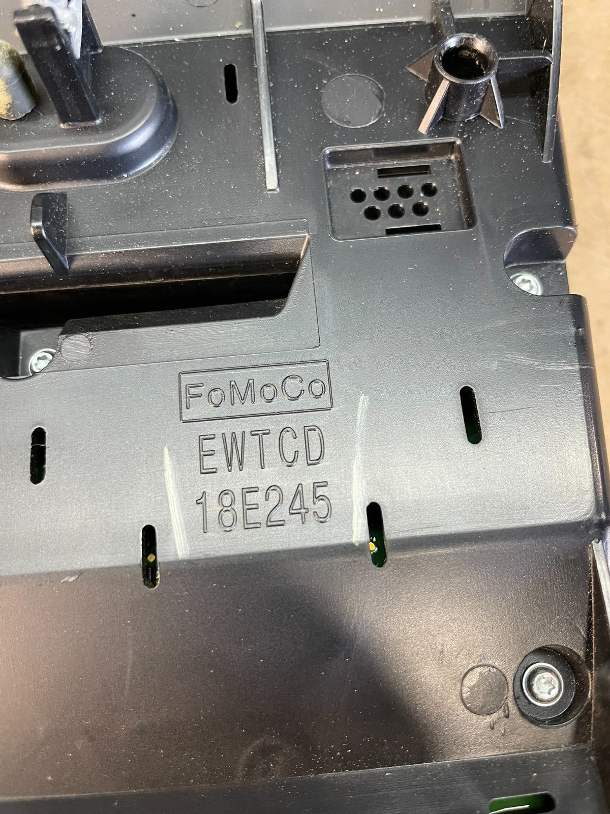2015-2018 Ford Edge Heater Climate Control Radio CD Control Dash Bezel ac5037 DG9