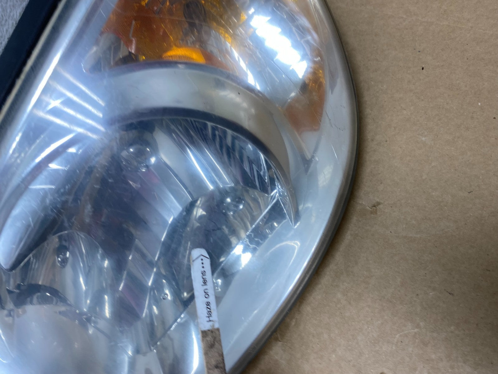 2002 to 2005 Kia Sedona Left Driver LH Side Headlight AF7281 DW4