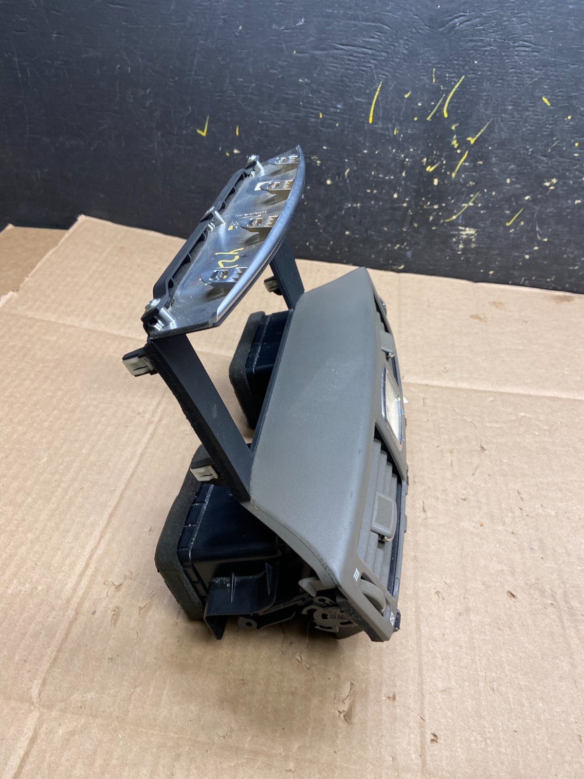 2011 2012 2013  Infiniti M37 Center Dash Radio Bezel W/ Vents Clock Y2167 DG1