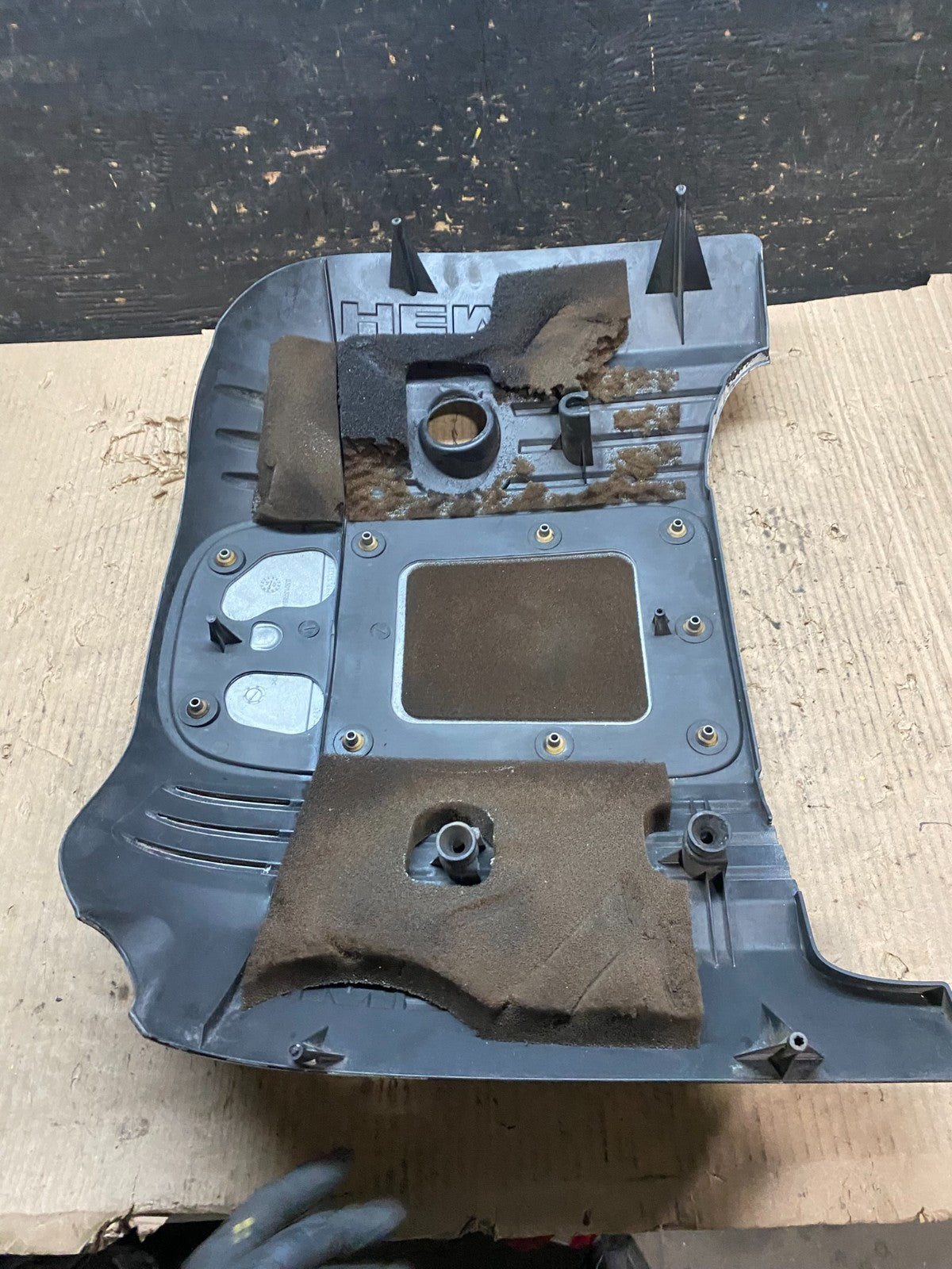 2005 to 2010 Jeep Grand Cherokee 5.7L Hemi Engine Cover Plastic Shield V4209 DG7